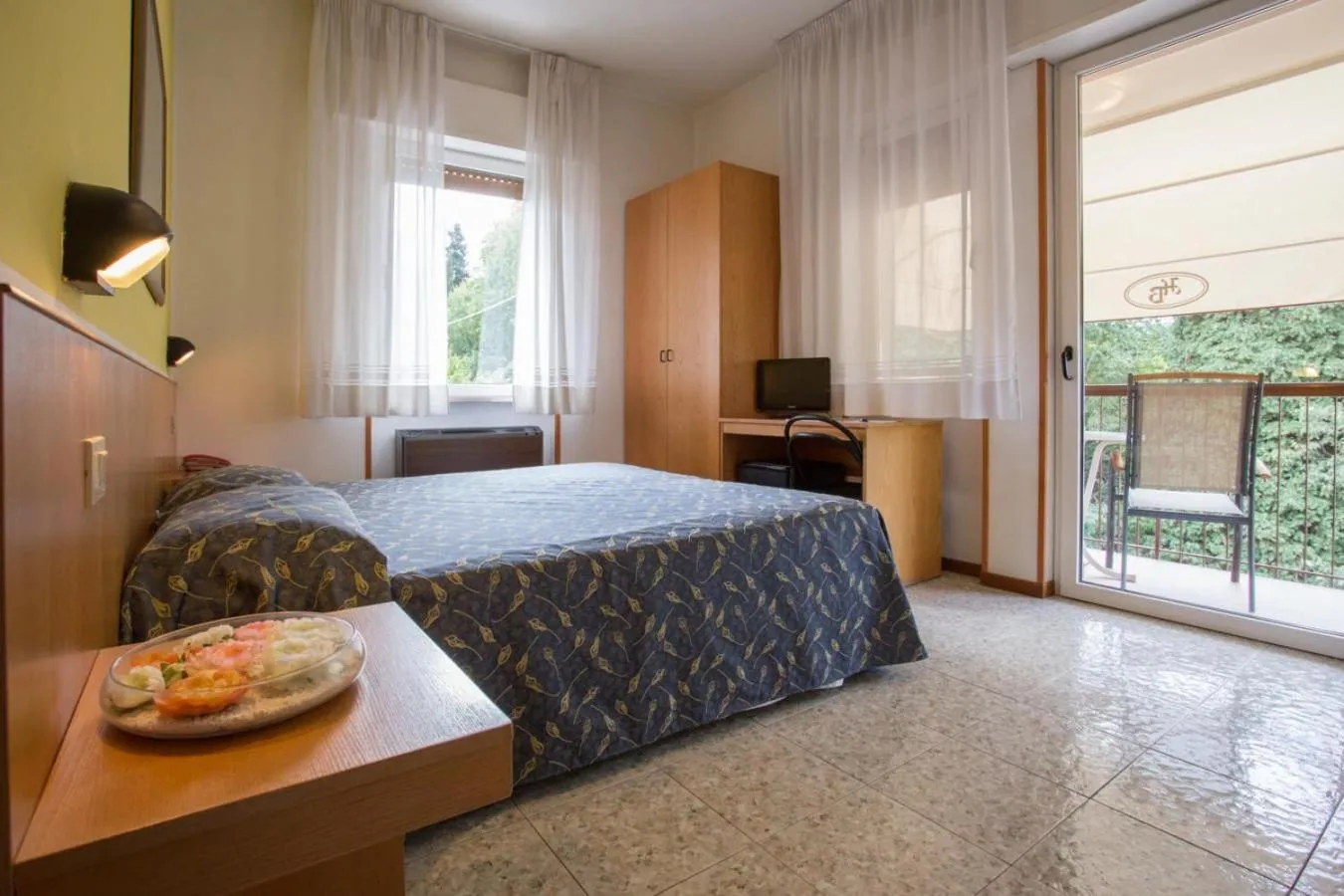 Photo of the whole room, Bed in Hotel Benacus