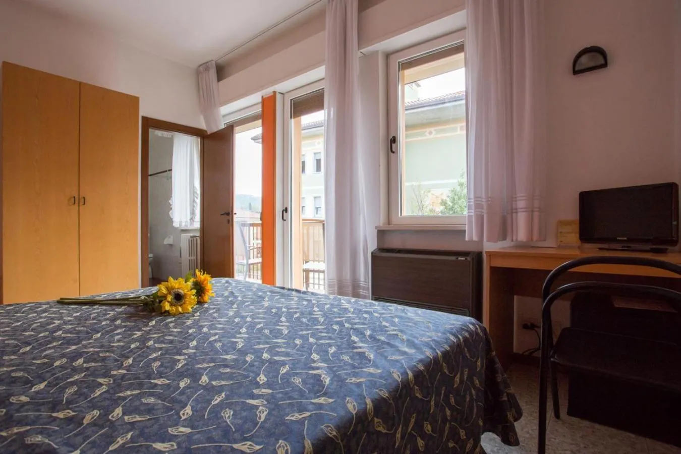 Bed in Hotel Benacus