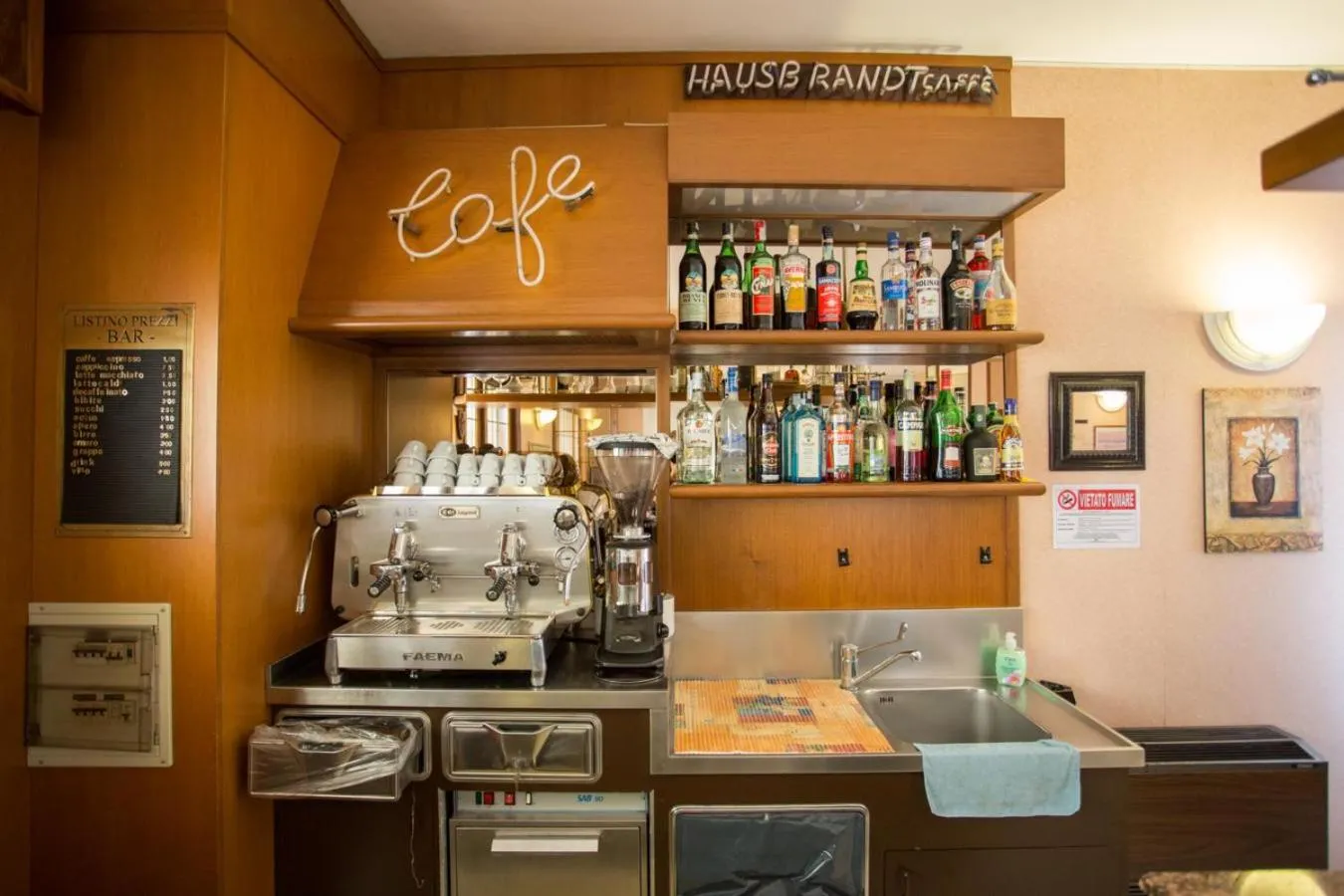 Lounge or bar in Hotel Benacus