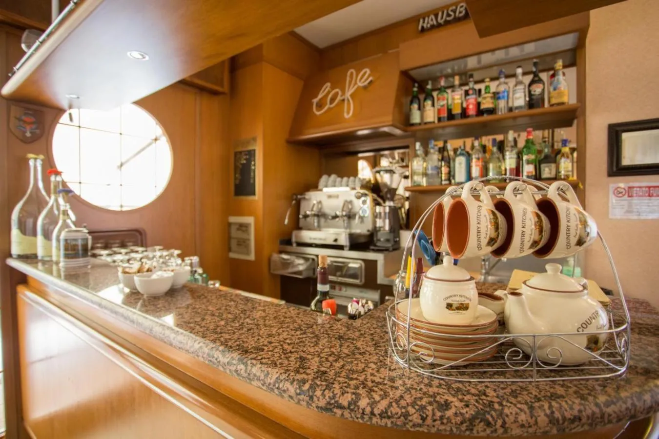Lounge or bar in Hotel Benacus