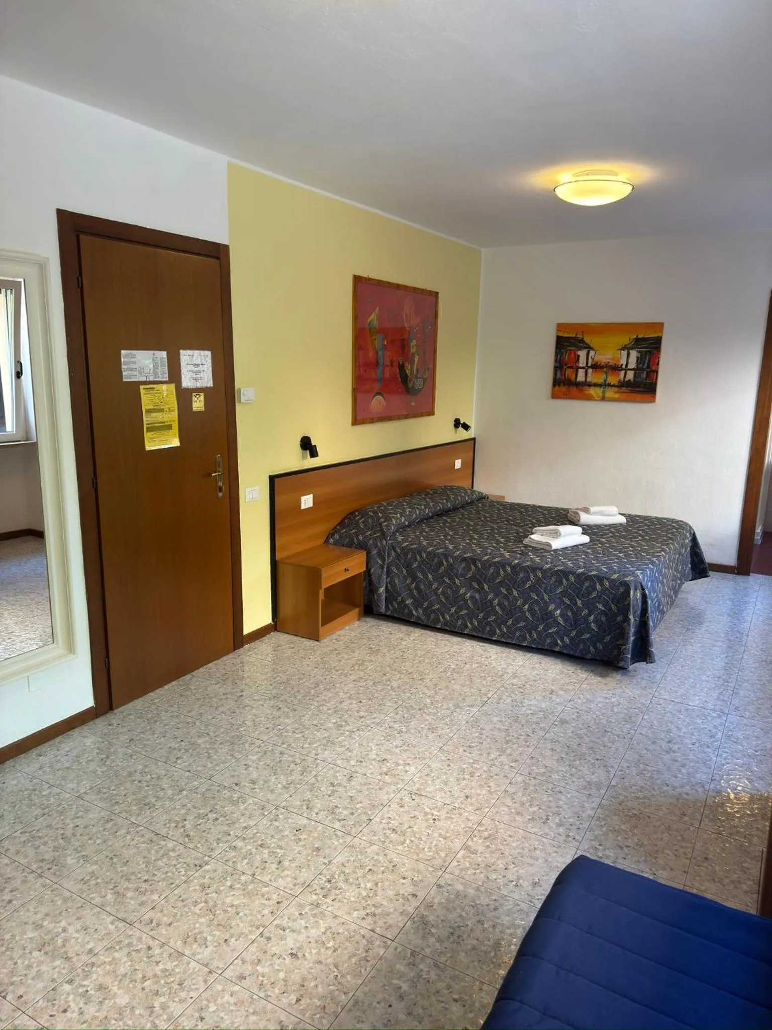 Bed in Hotel Benacus
