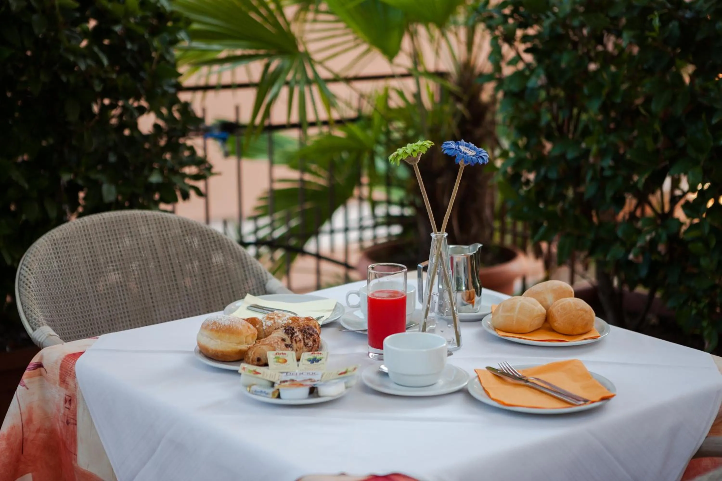 Breakfast in Hotel Benacus