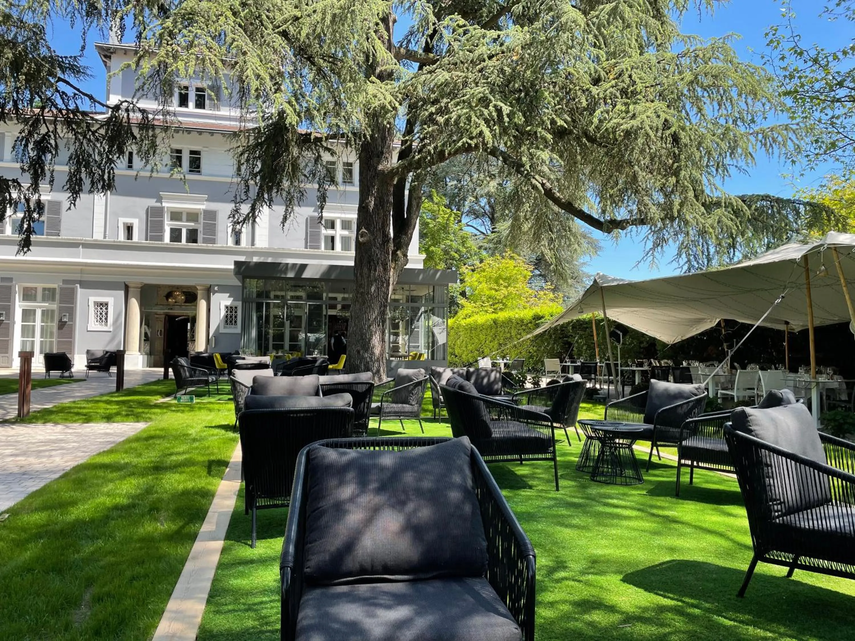 Property building in Maison D'Anthouard