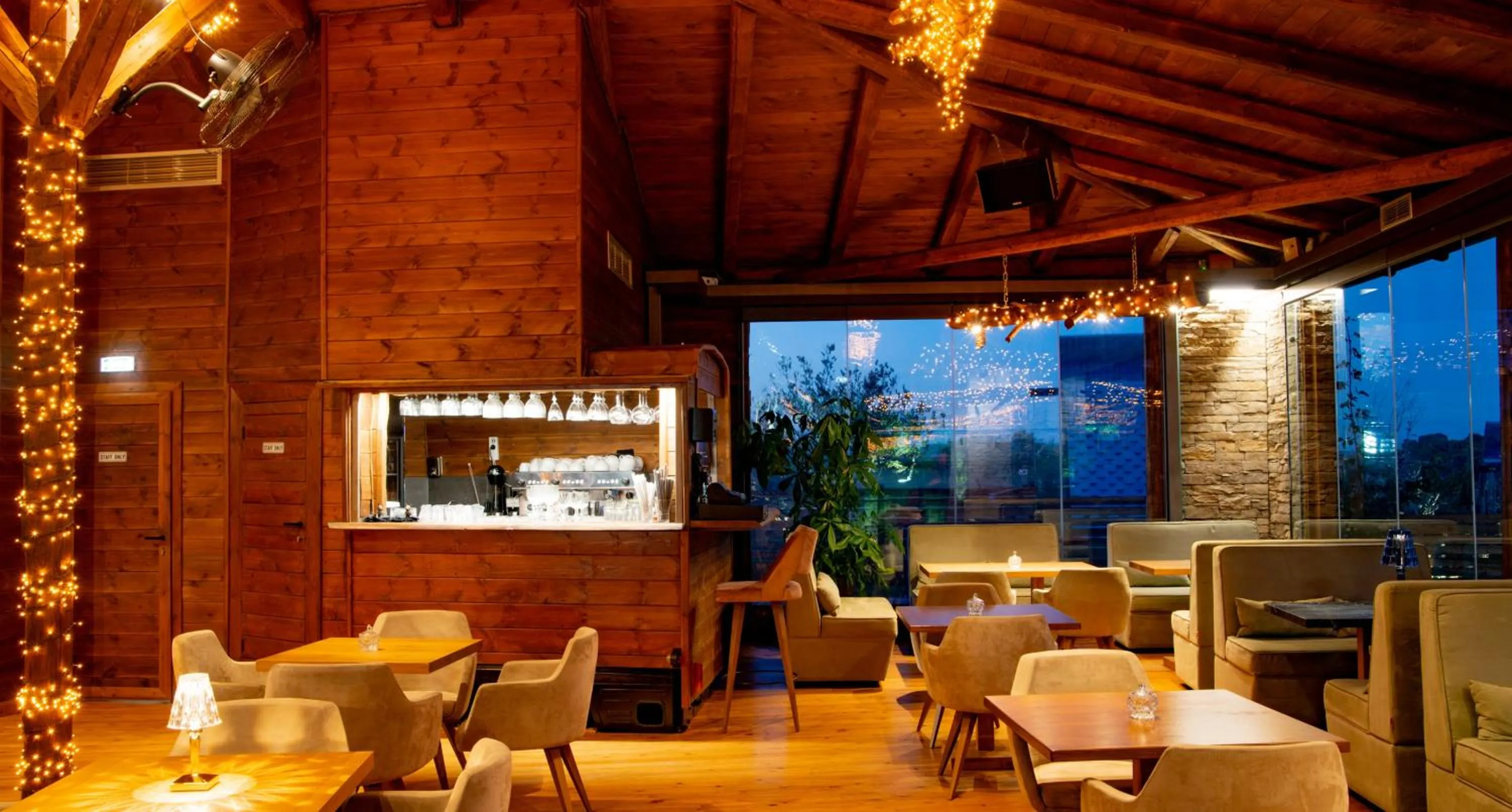 Restaurant/places to eat in 3 Hills Boutique - The Ranch Experience