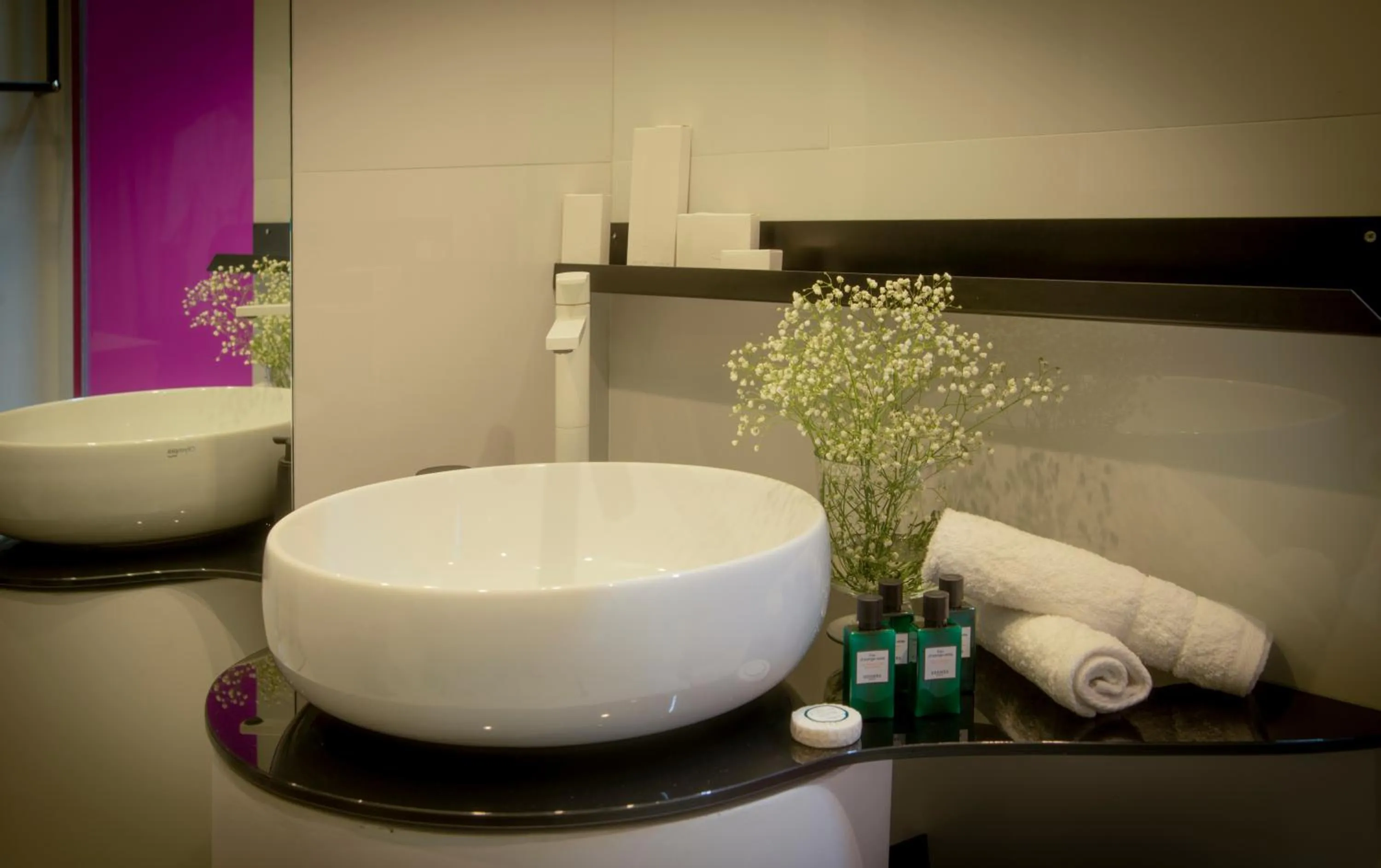 Bathroom in 3 Hills Boutique - The Ranch Experience