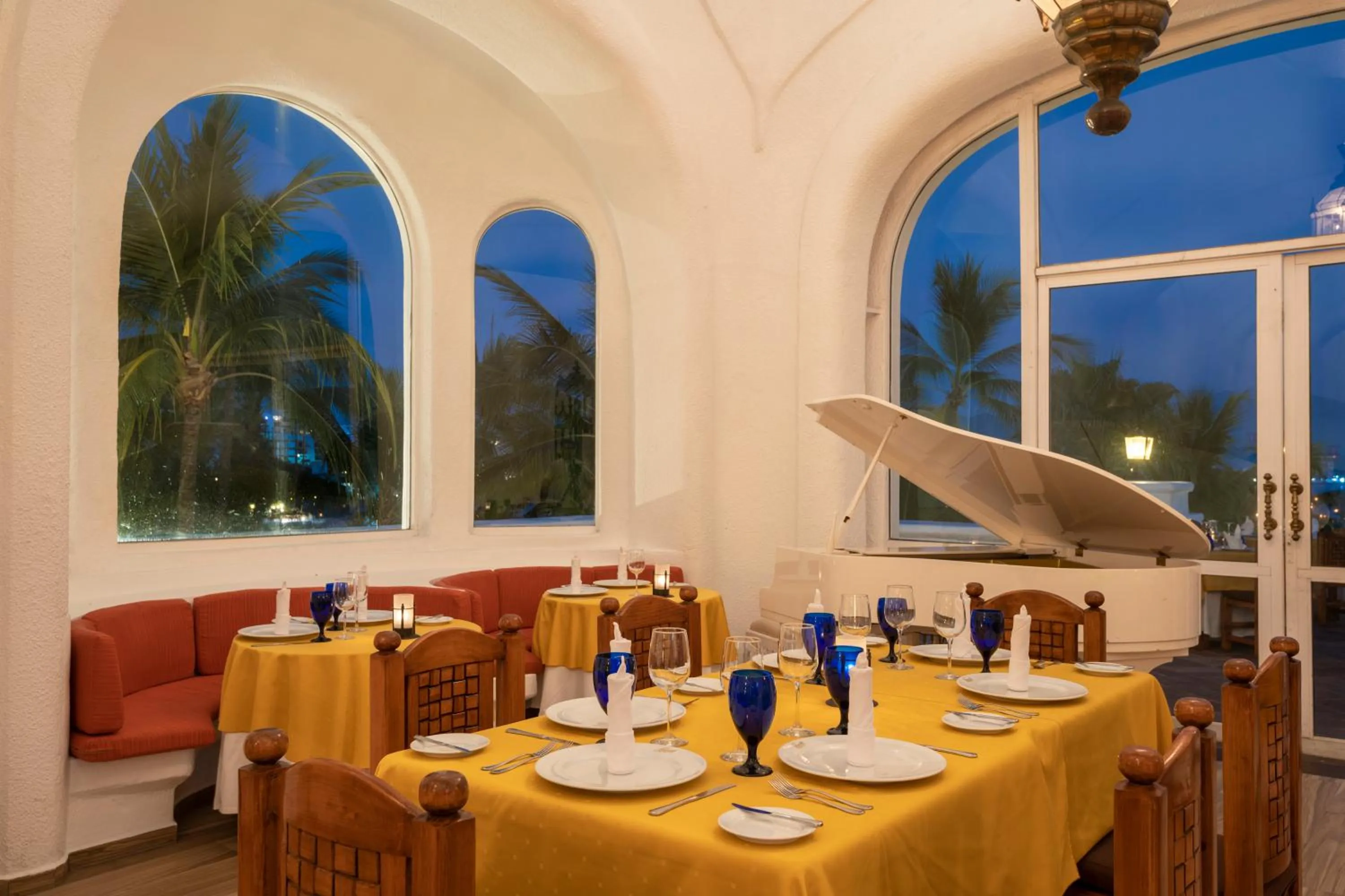 Restaurant/places to eat in Las Hadas by Brisas