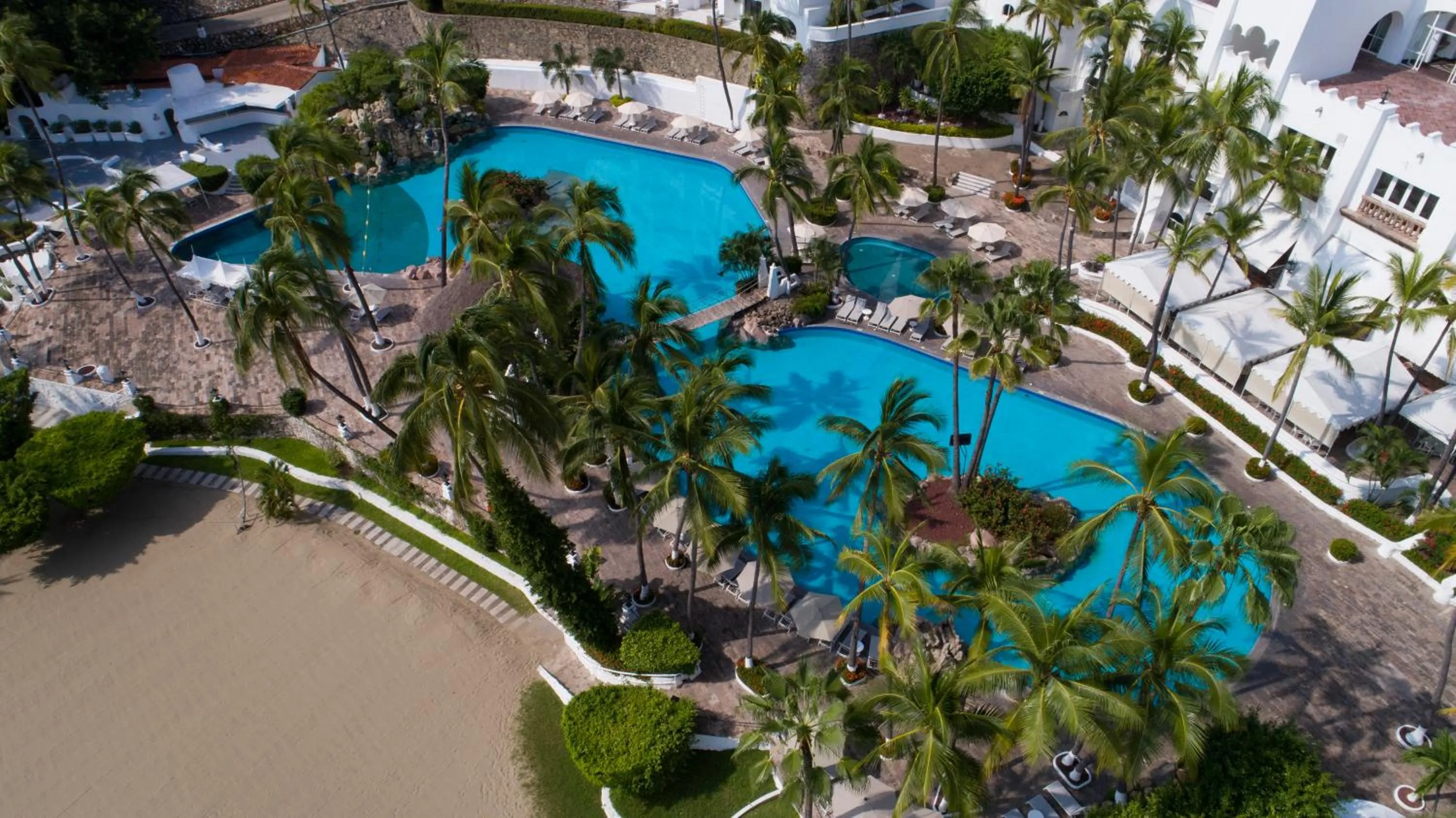 Pool view in Las Hadas by Brisas