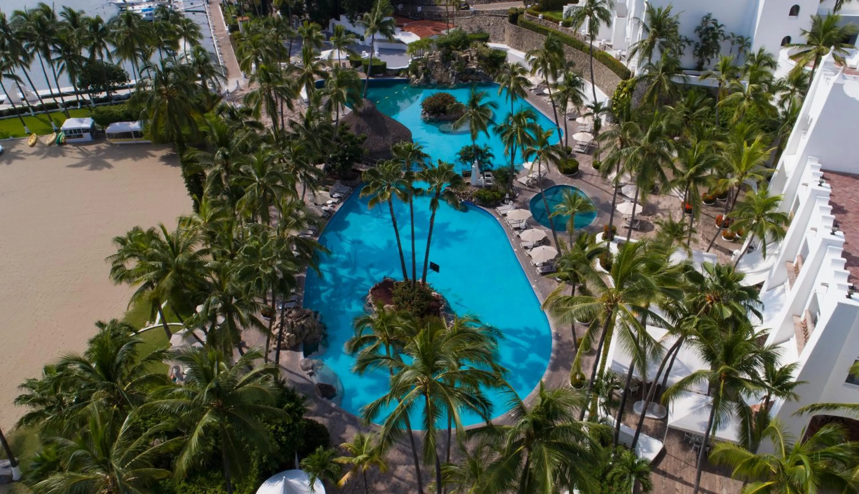 Pool view in Las Hadas by Brisas