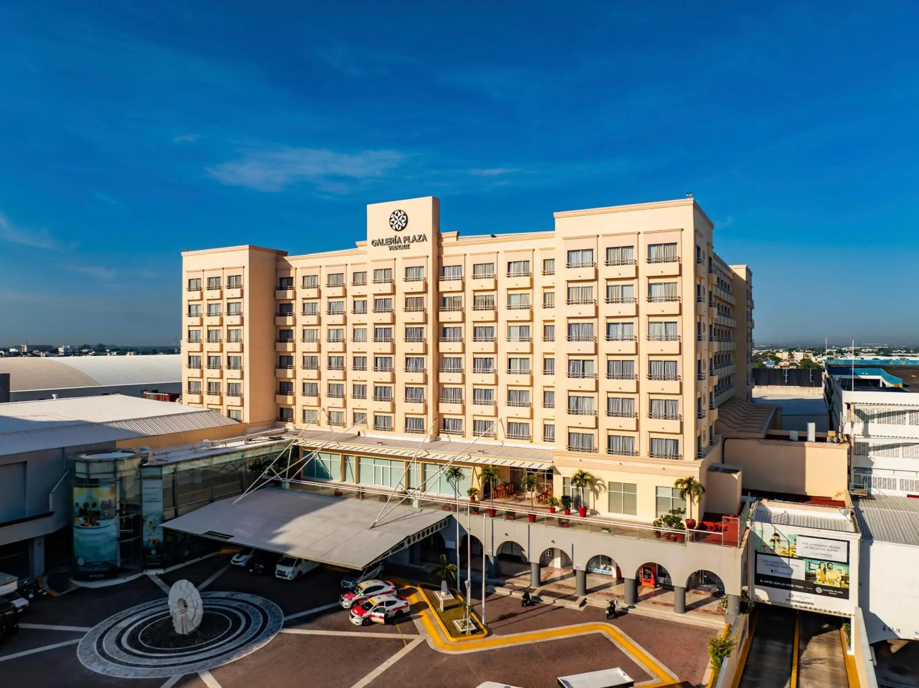 Facade/entrance in Galería Plaza Veracruz Facade/entrance in Galería Plaza Veracruz