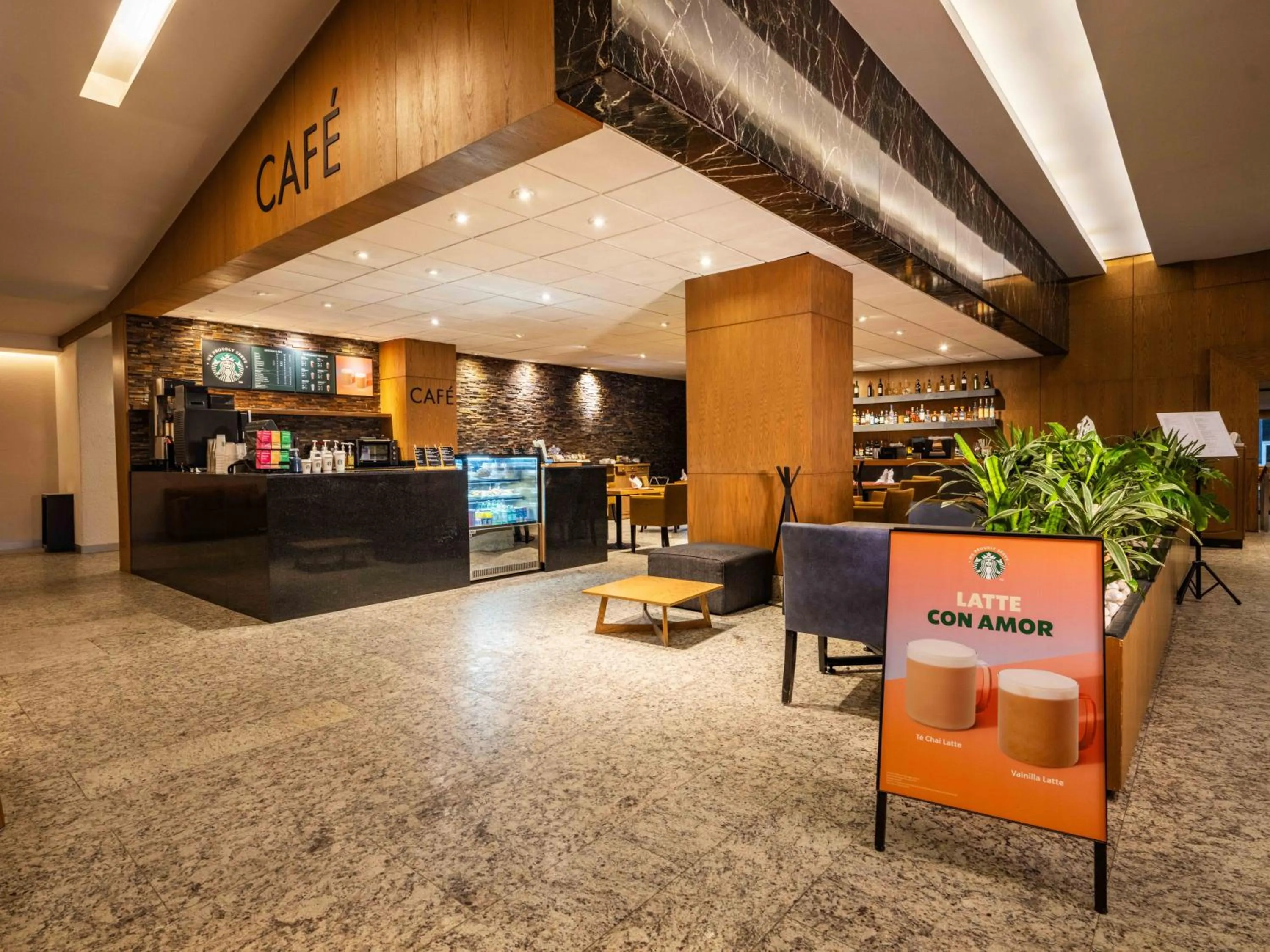 Seating area in Galeria Plaza Reforma