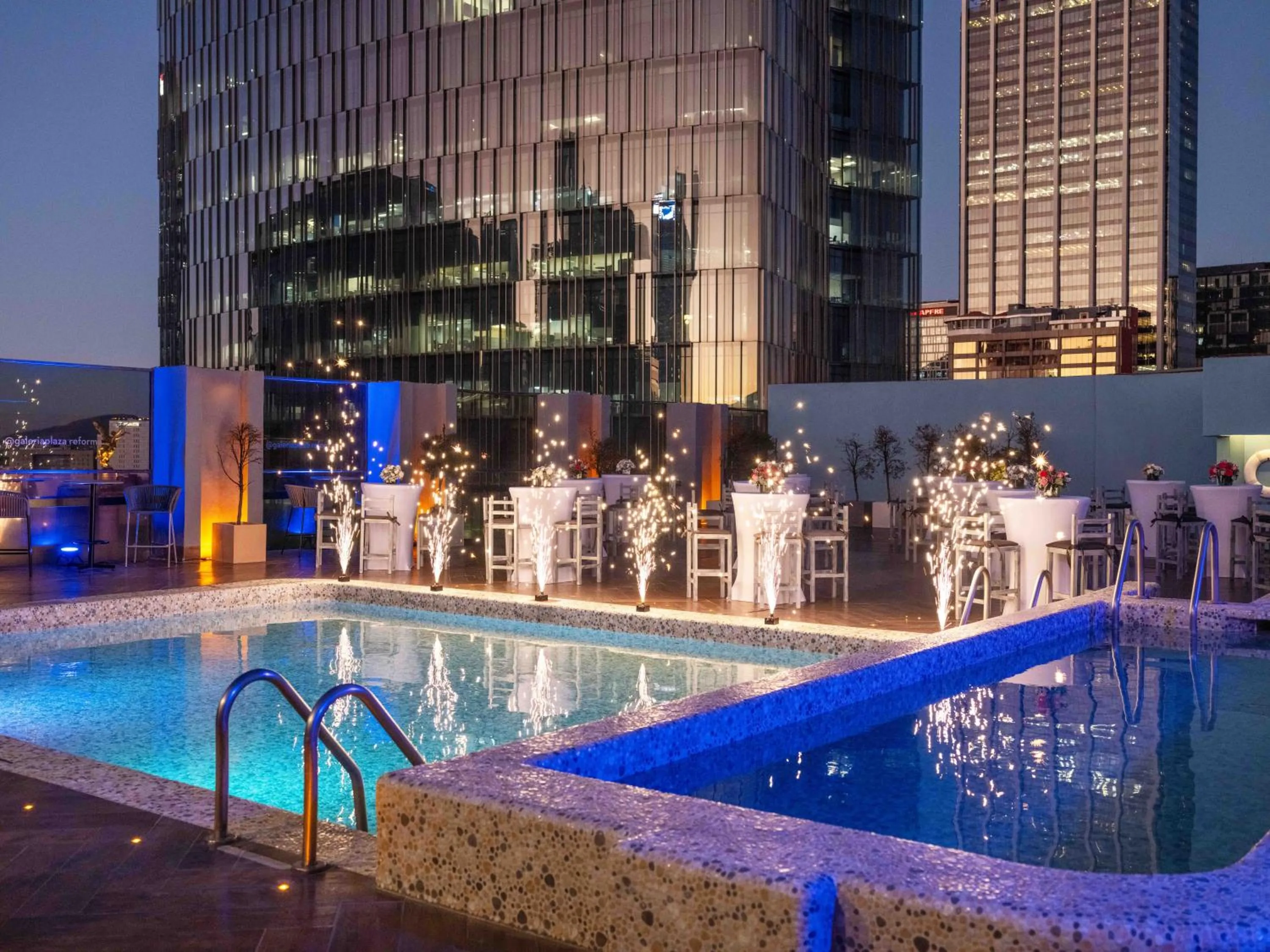 Swimming pool in Galeria Plaza Reforma