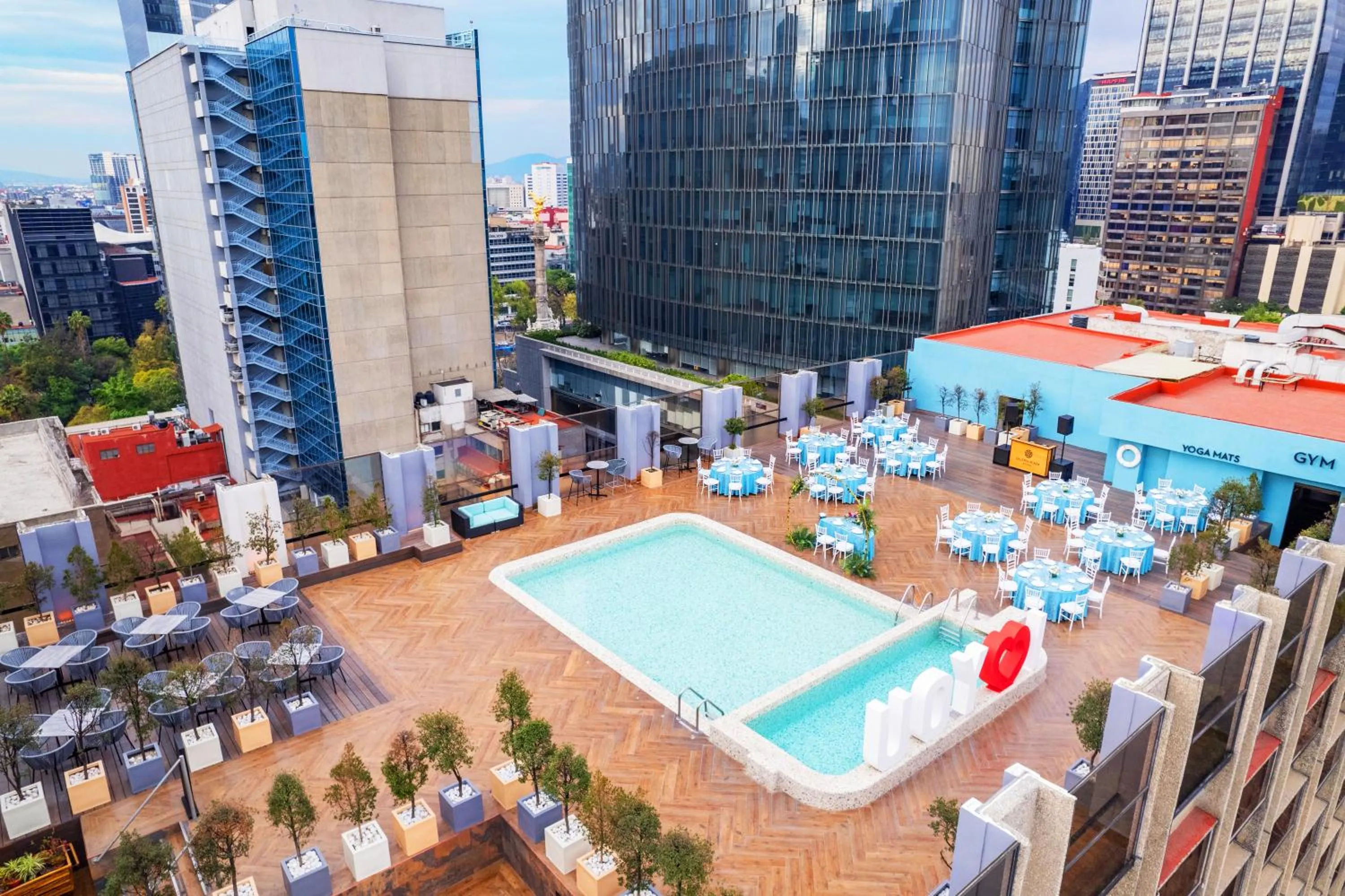 Pool view in Galeria Plaza Reforma