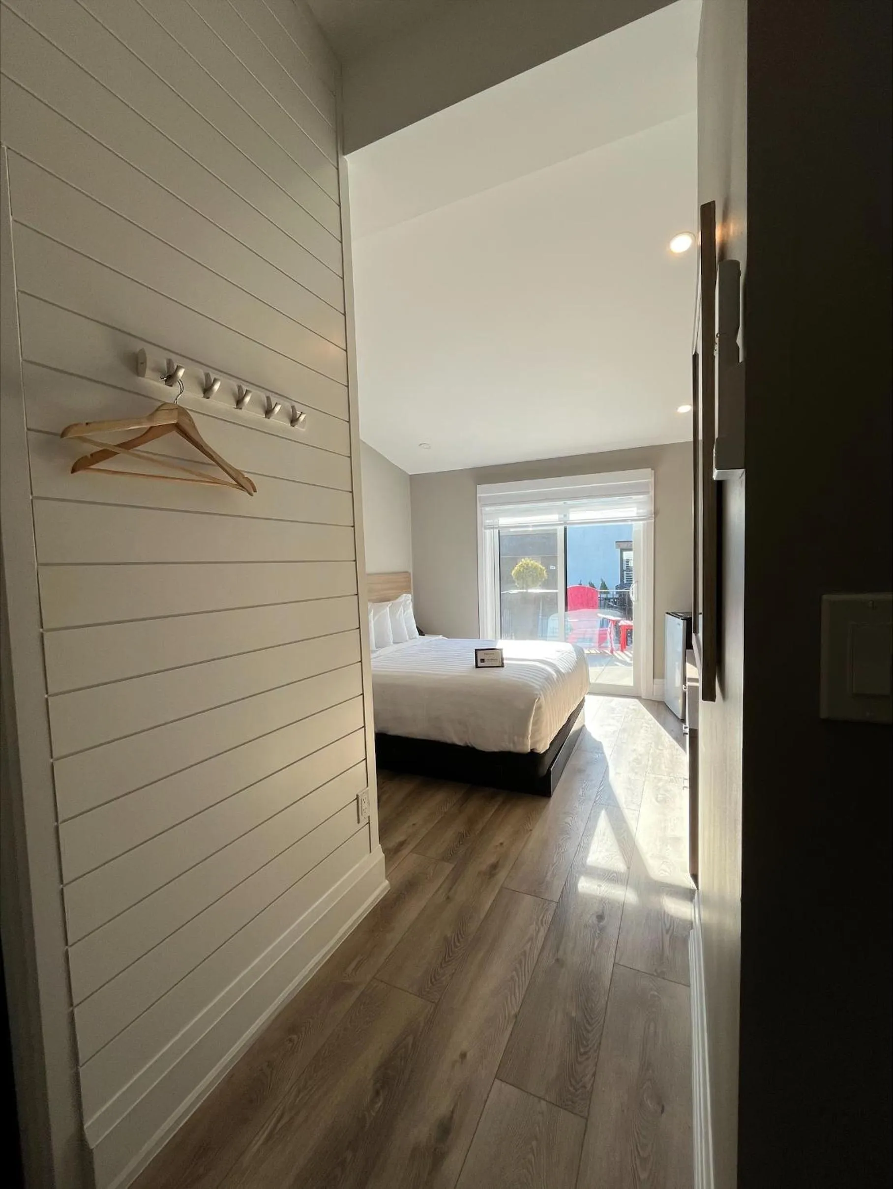 Bed in Colonial Hotel & Suites