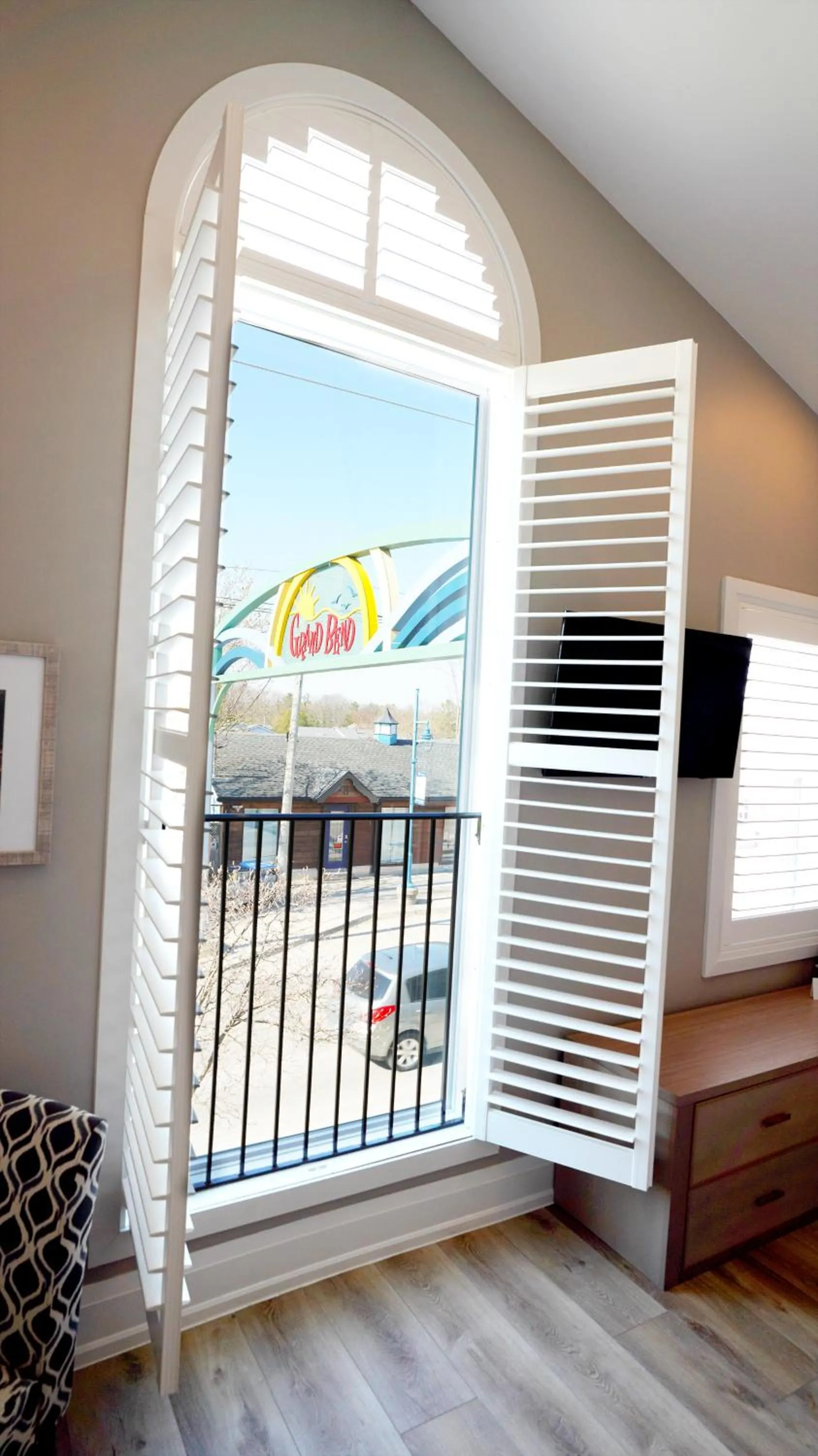 Bed in Colonial Hotel & Suites