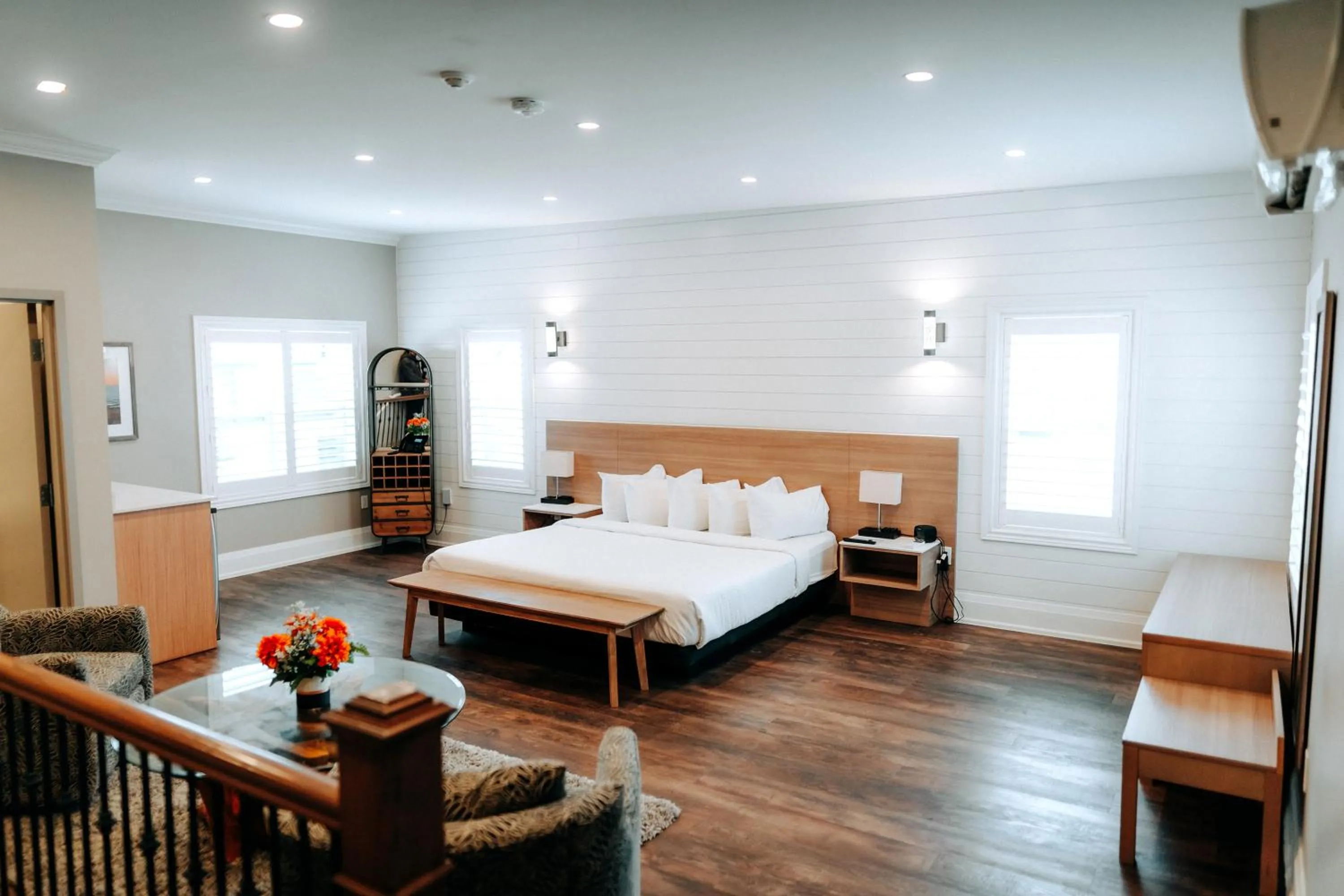 Bed in Colonial Hotel & Suites