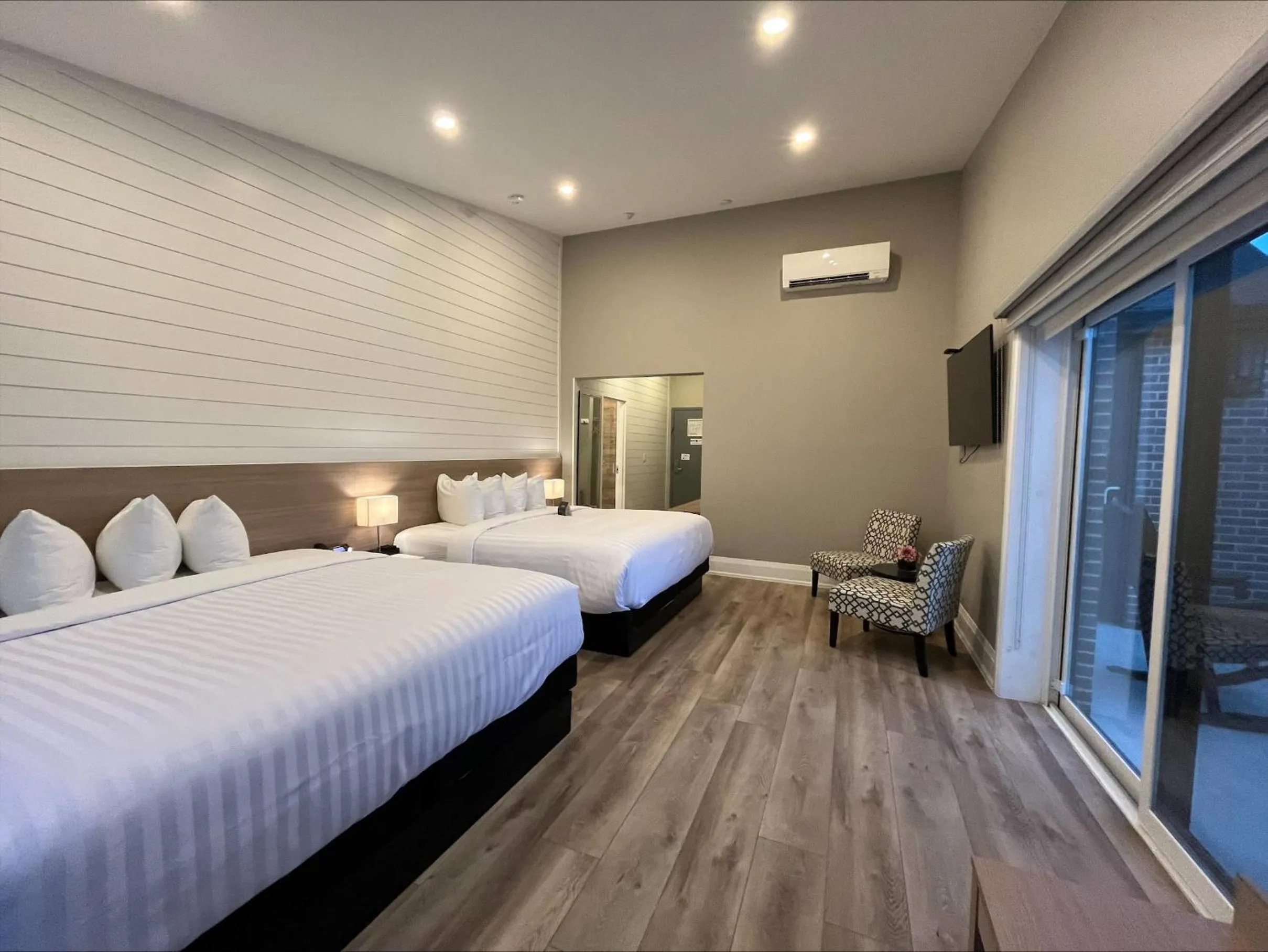 Bed in Colonial Hotel & Suites