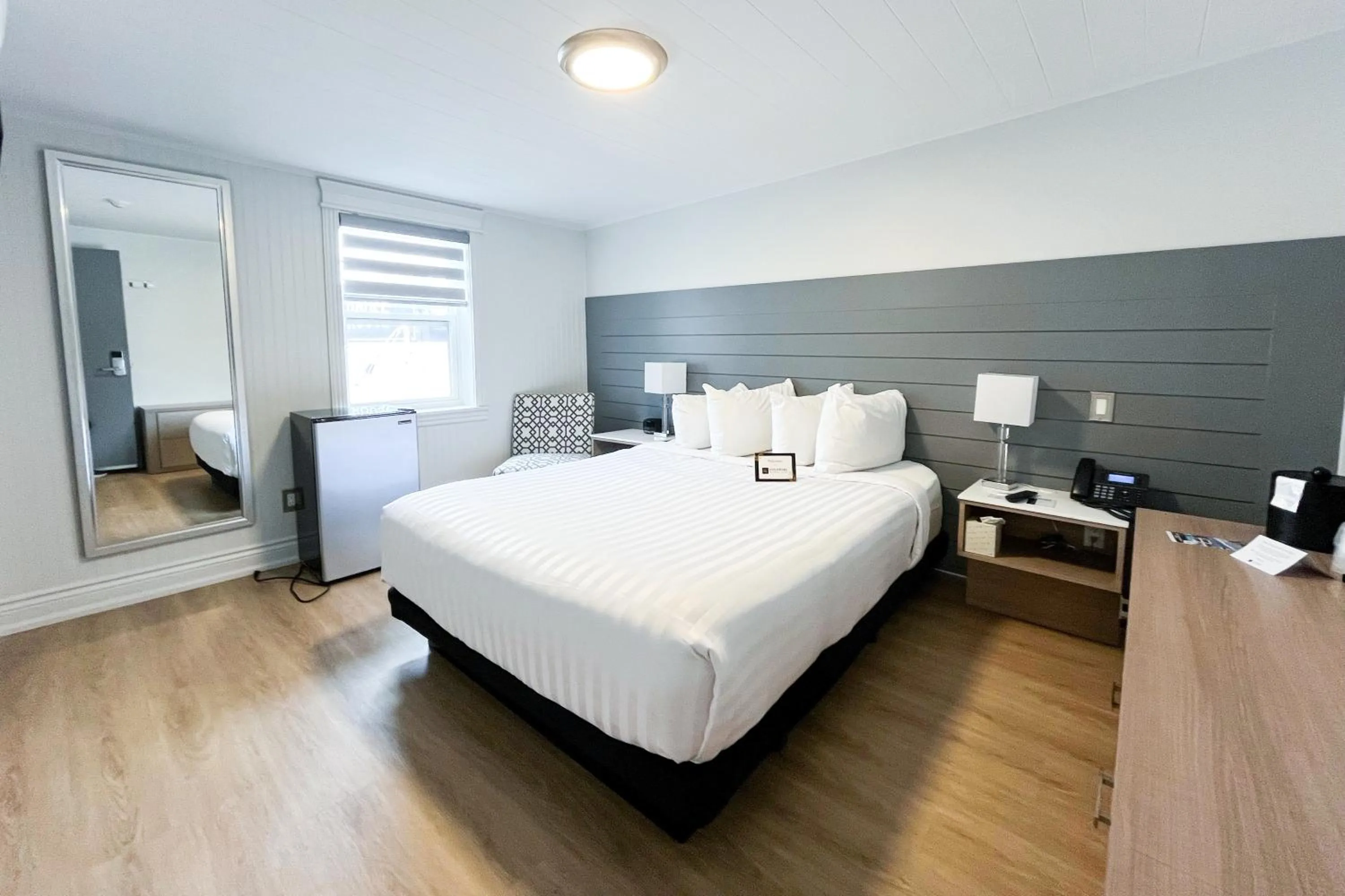 Bed in Colonial Hotel & Suites