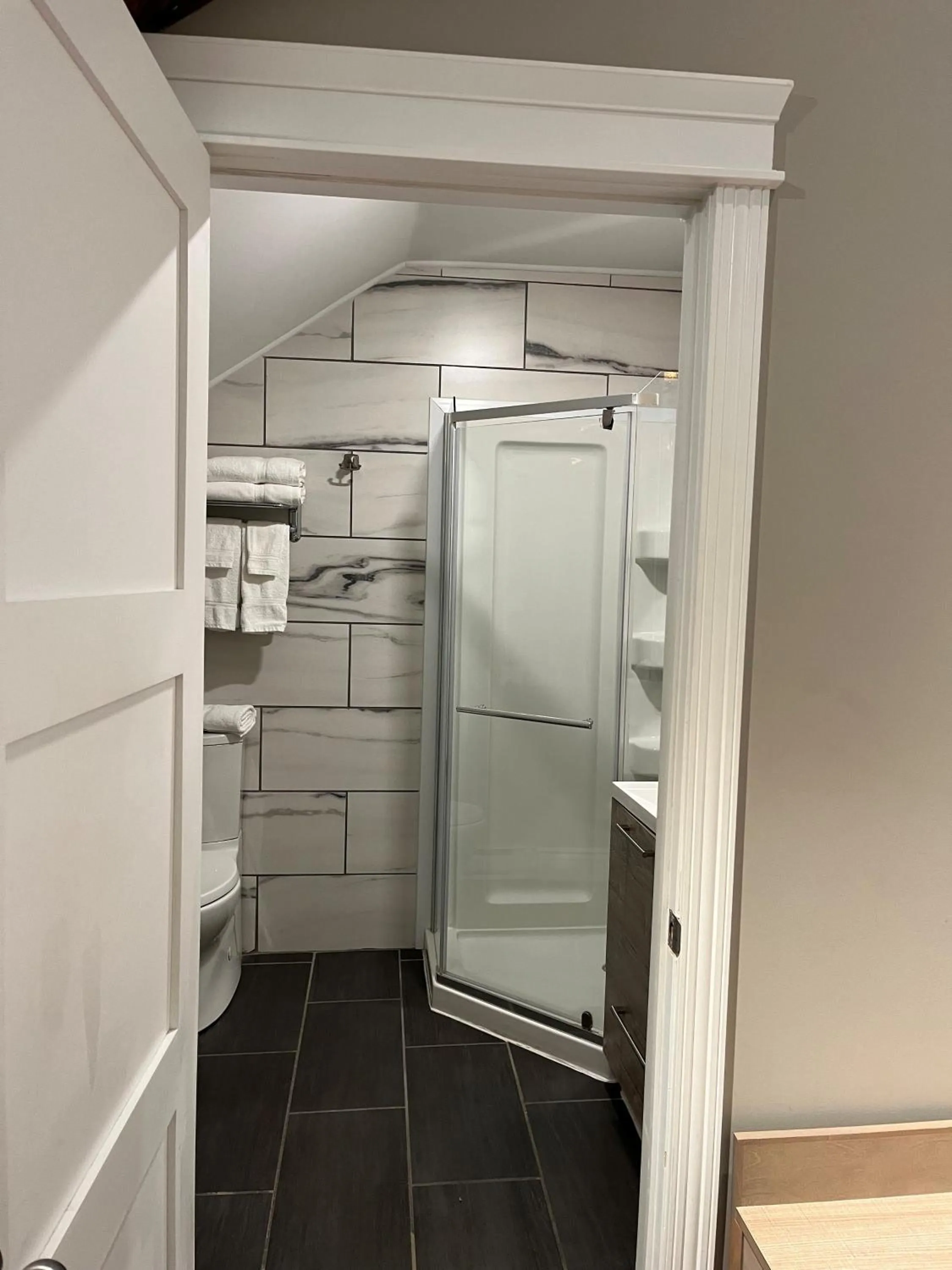 Colonial Hotel & Suites