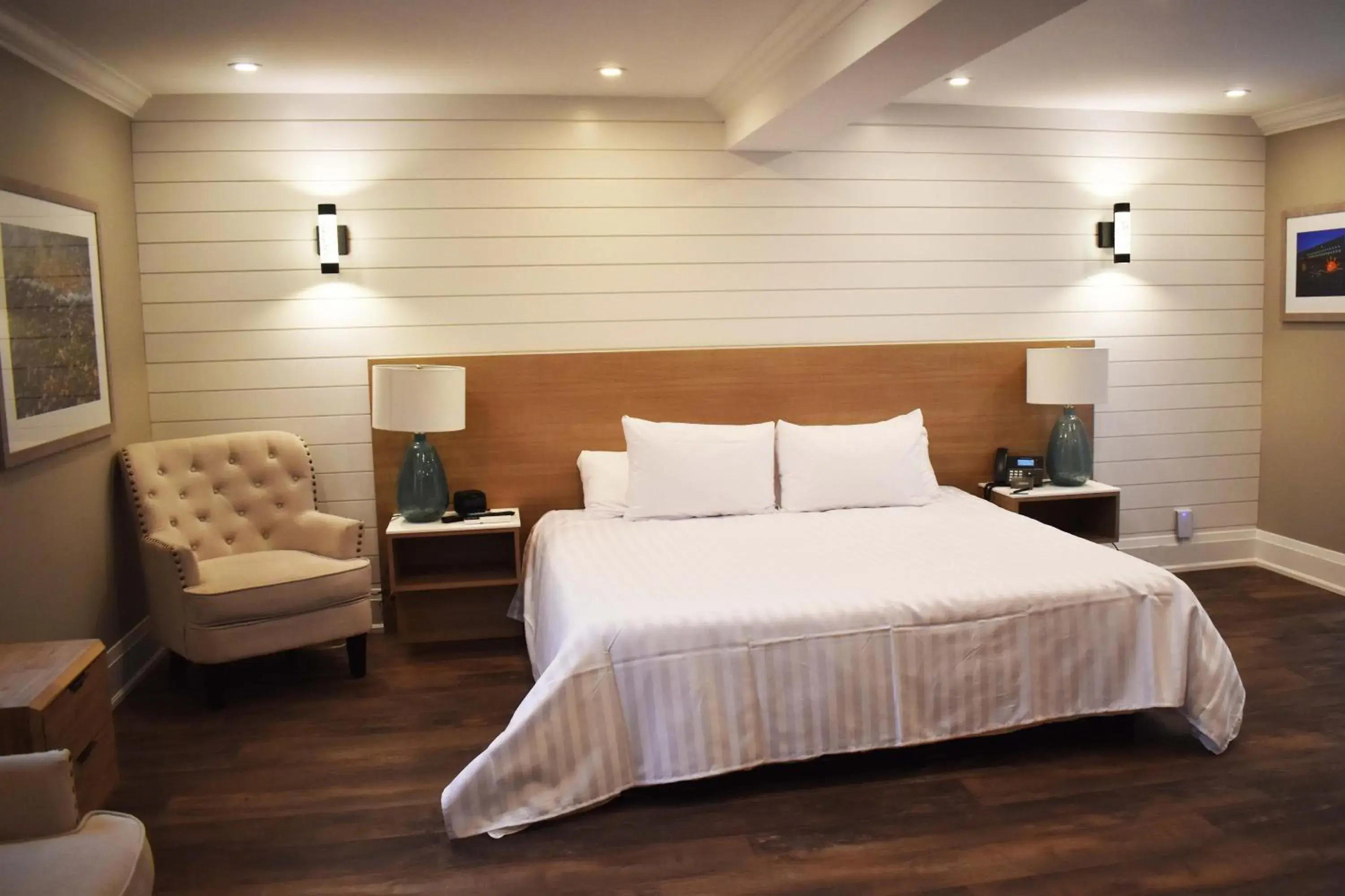 Bed in Colonial Hotel & Suites Bed in Colonial Hotel & Suites