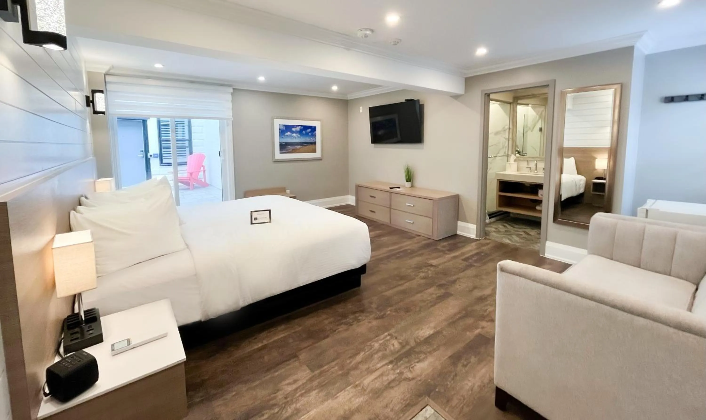 Bed in Colonial Hotel & Suites