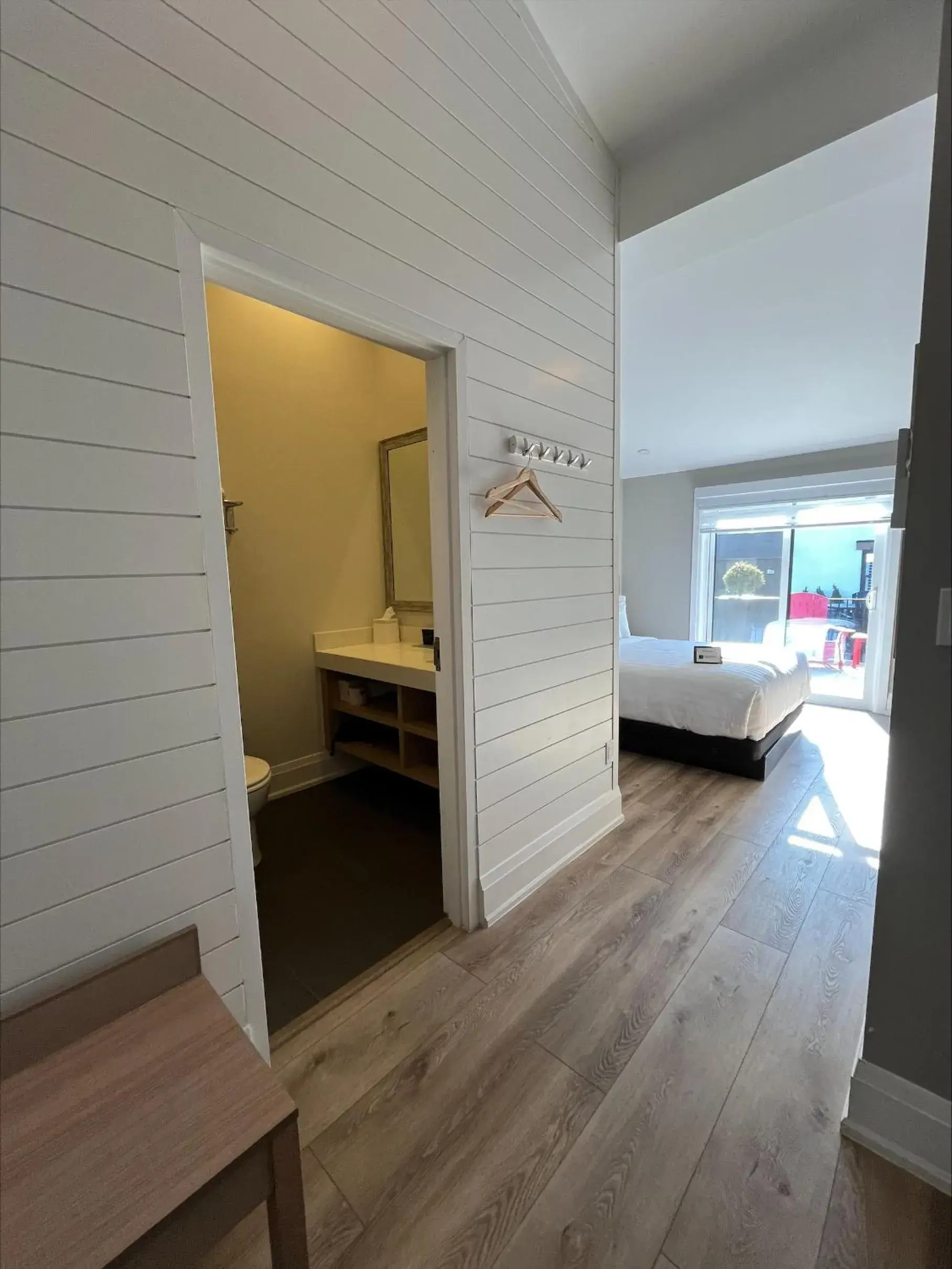 Bed in Colonial Hotel & Suites Bed in Colonial Hotel & Suites