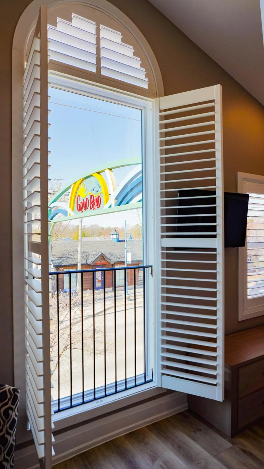 Colonial Hotel & Suites