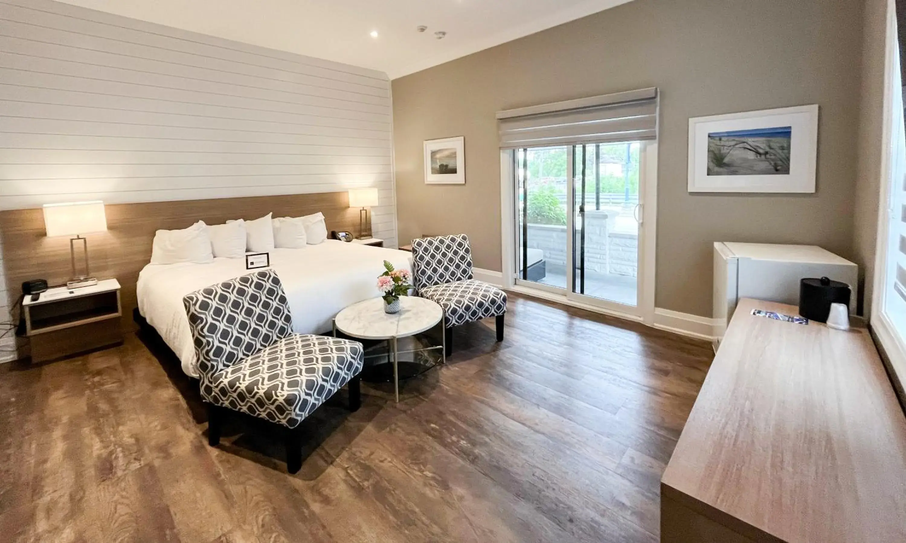 Bed in Colonial Hotel & Suites Bed in Colonial Hotel & Suites