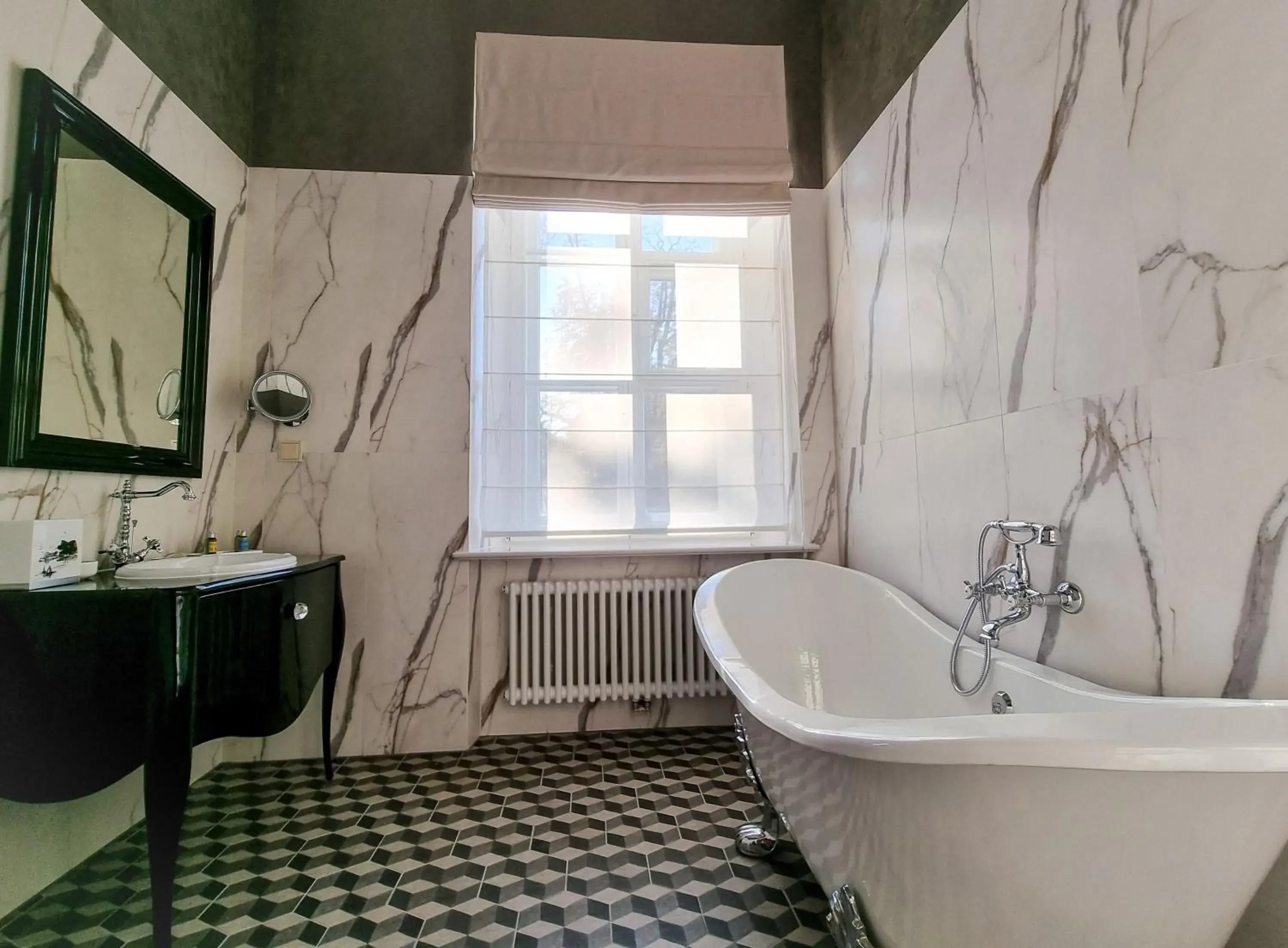 Deluxe Double Room with Bath in Tiffi Old Town Hotel Deluxe Double Room with Bath in Tiffi Old Town Hotel