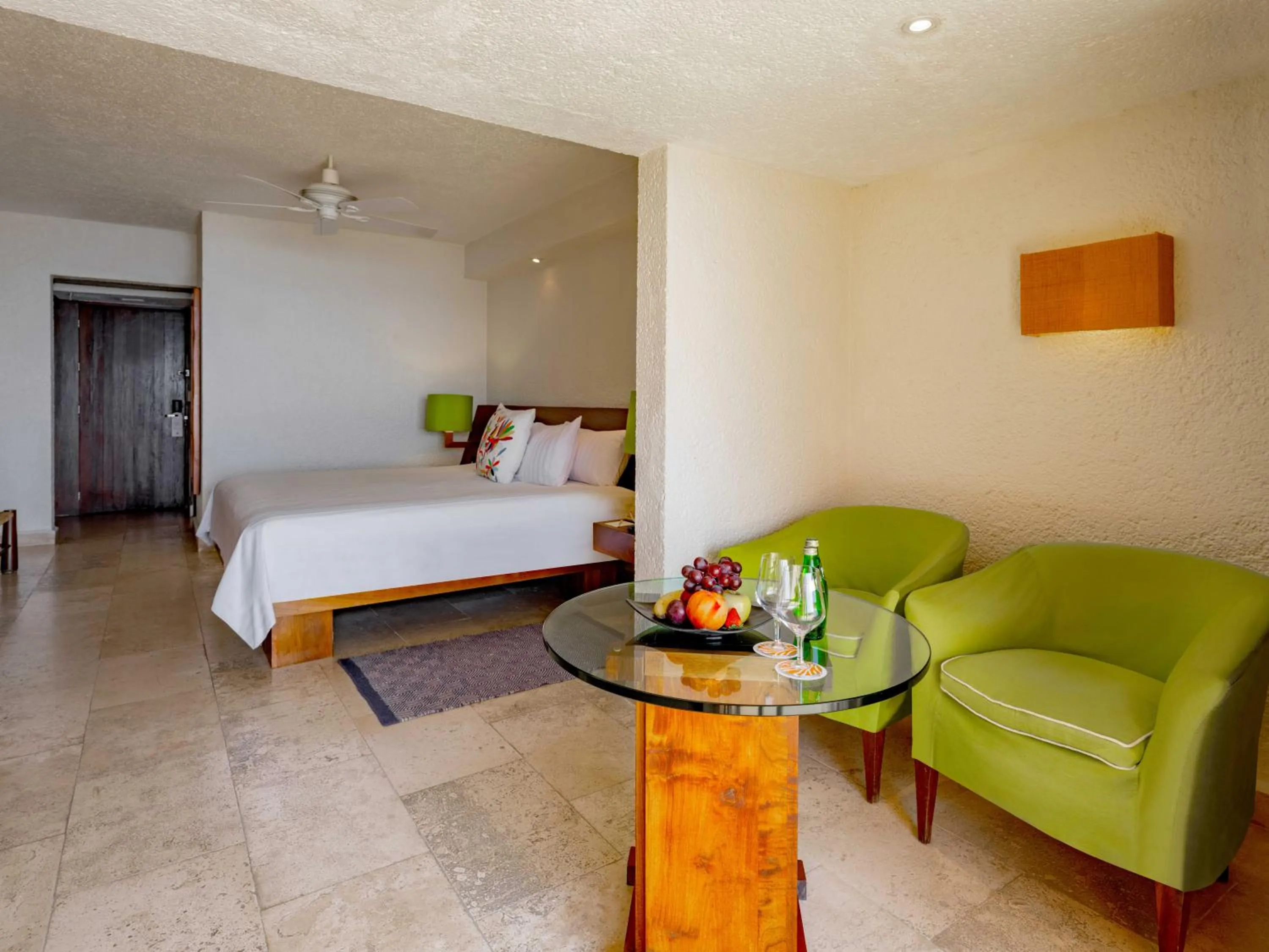 Photo of the whole room, Bed in Las Brisas Ixtapa