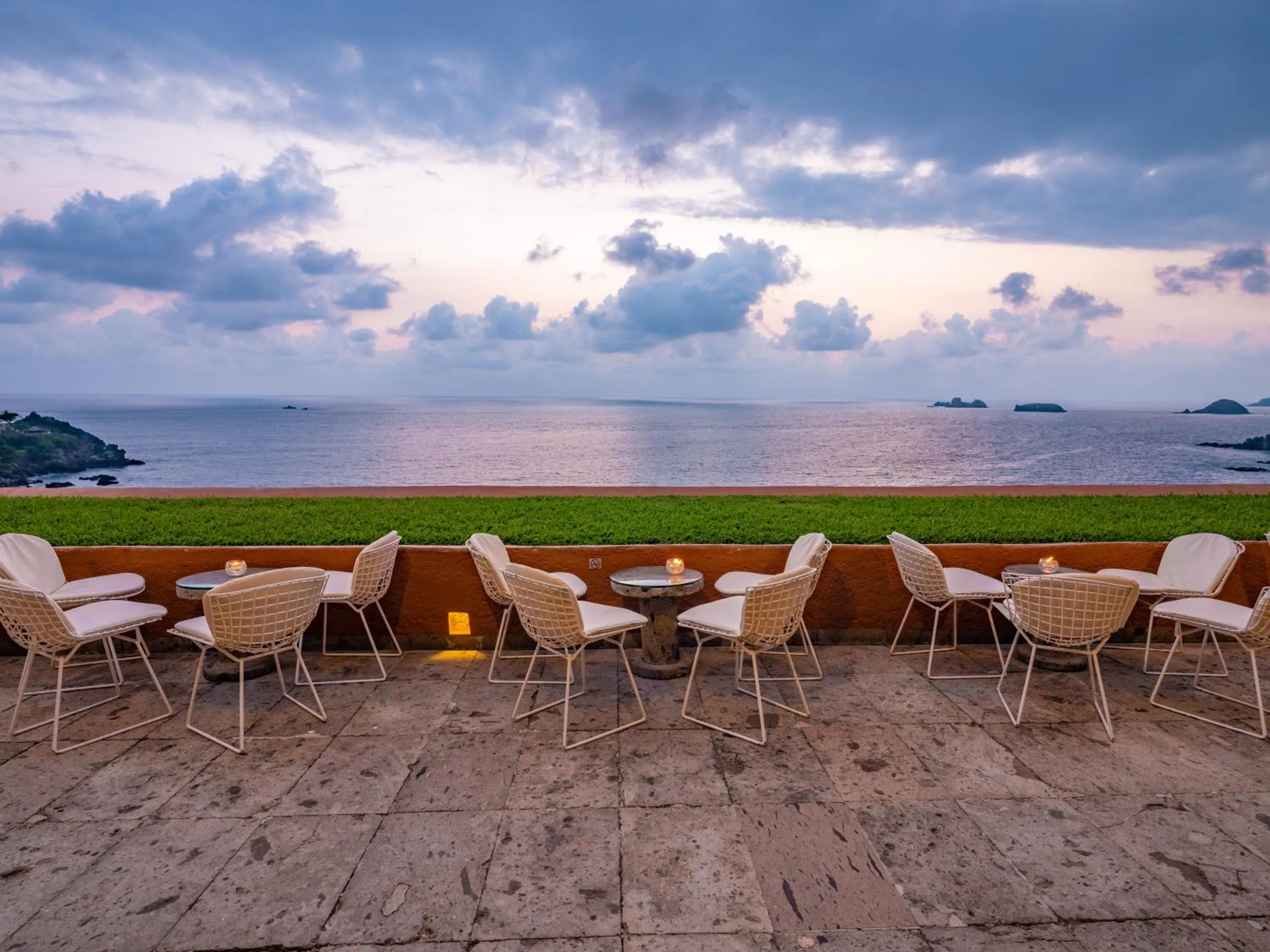 Lounge or bar in Las Brisas Ixtapa