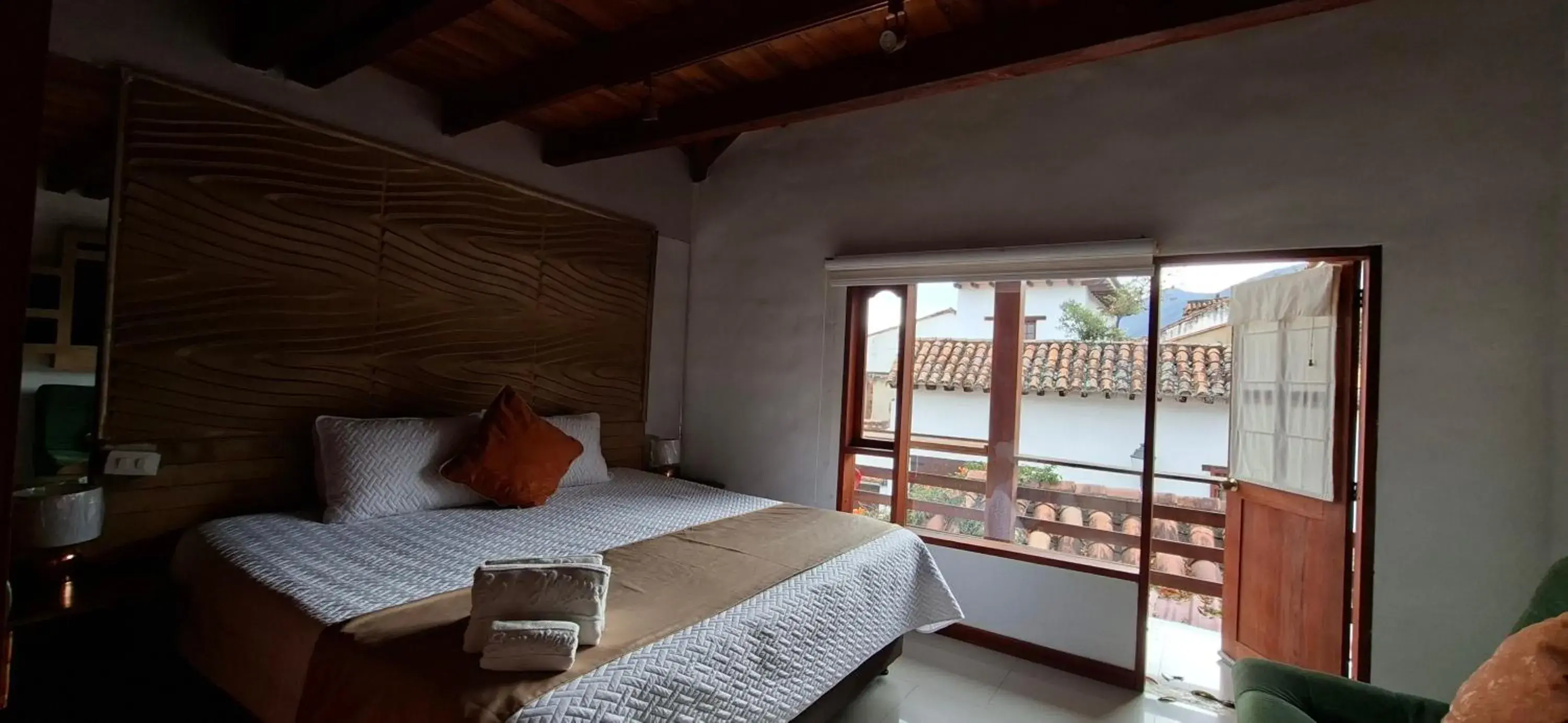 Queen Room with Balcony in Vivelavilla suites VDL Queen Room with Balcony in Vivelavilla suites VDL