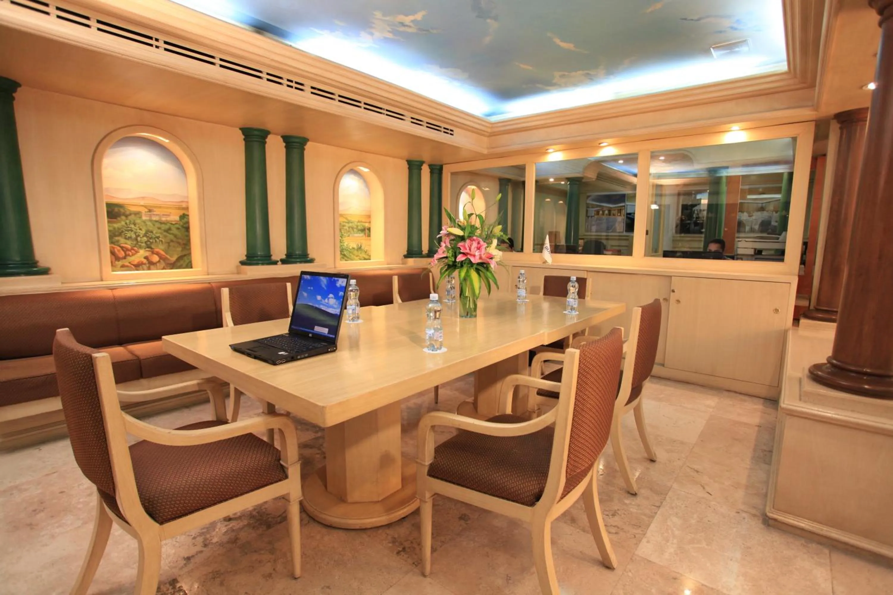 Business facilities in Hotel Royal Reforma