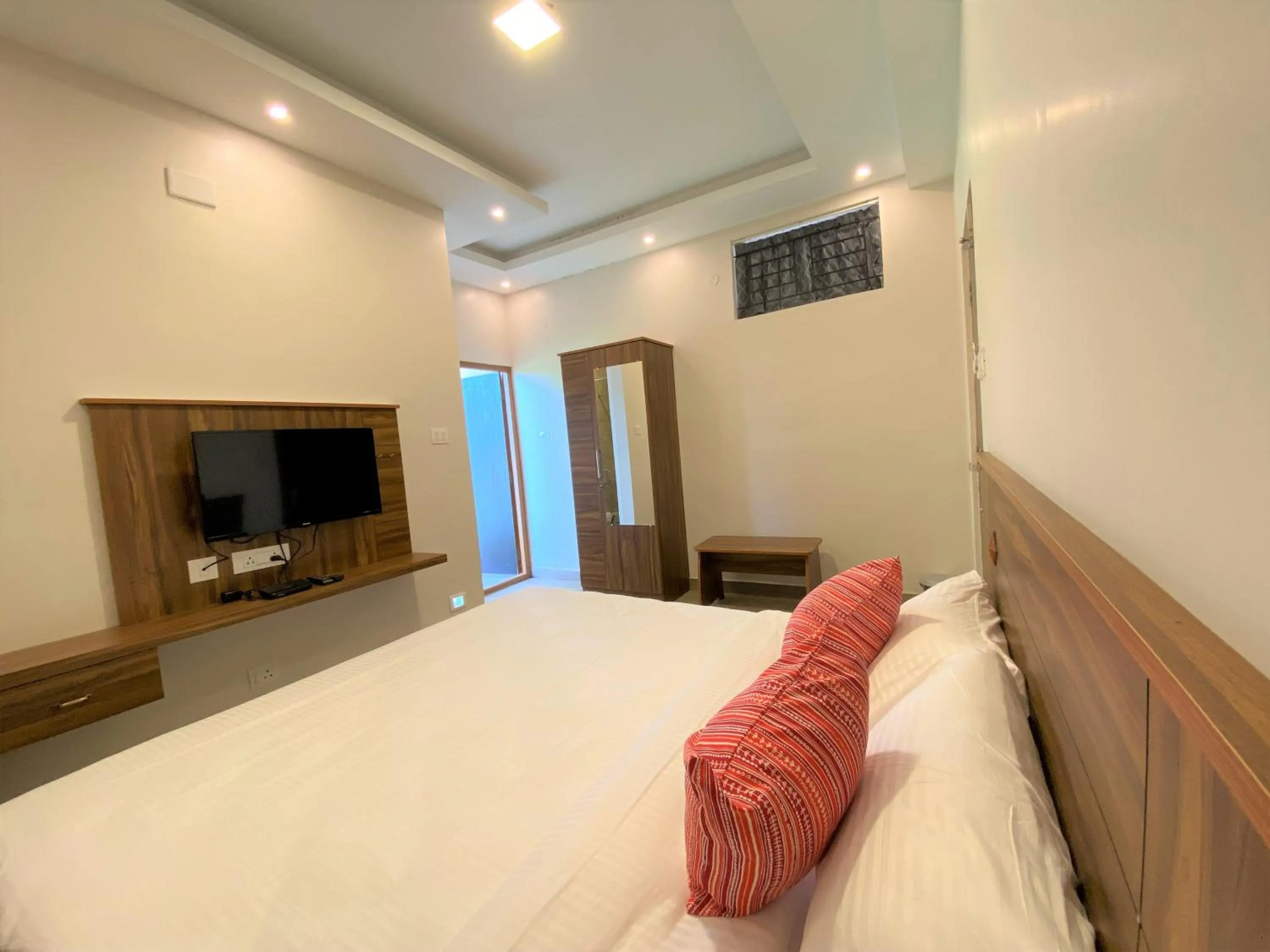 Photo of the whole room, Bed in Avalon Stays