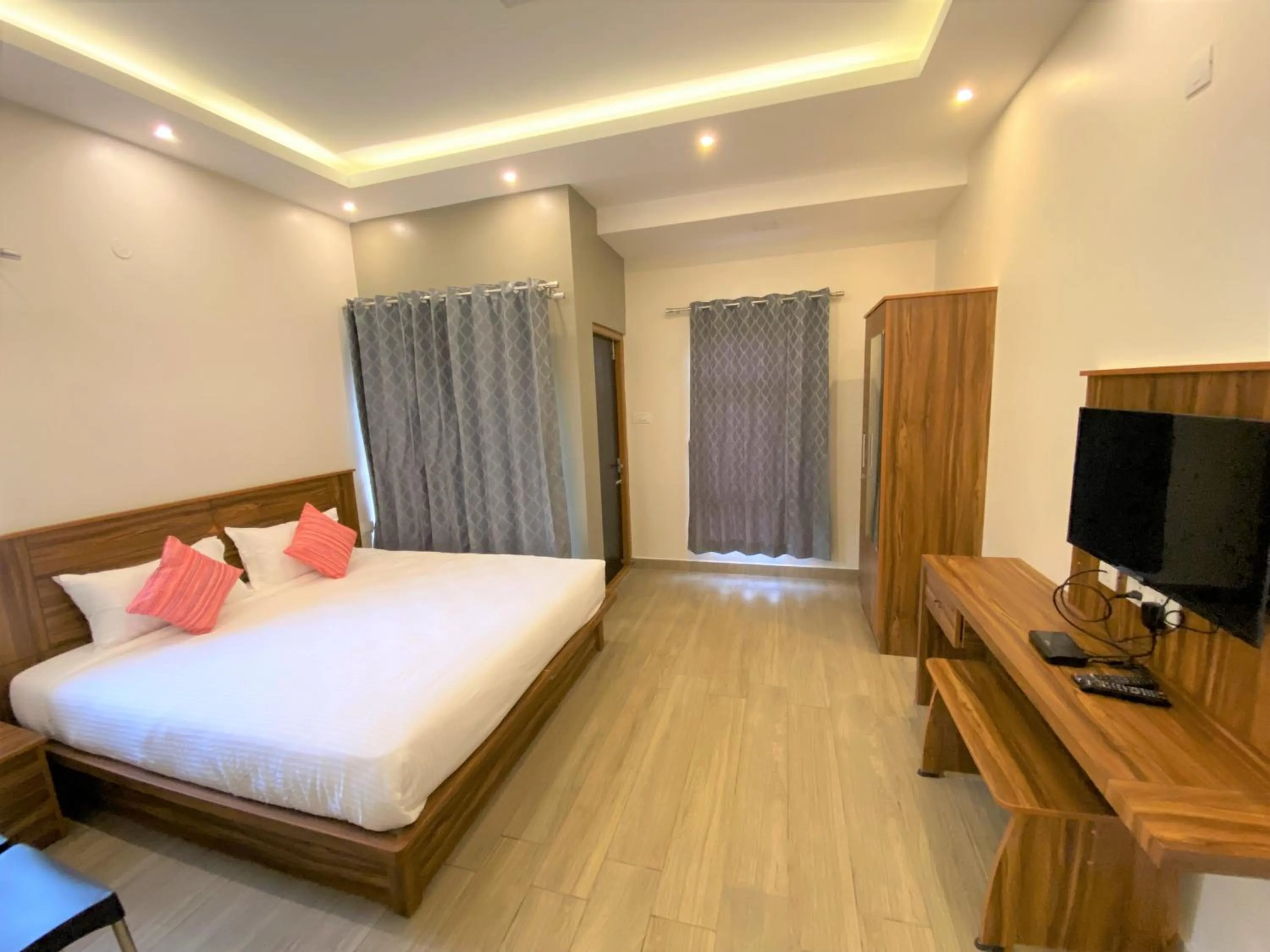 Photo of the whole room, Bed in Avalon Stays