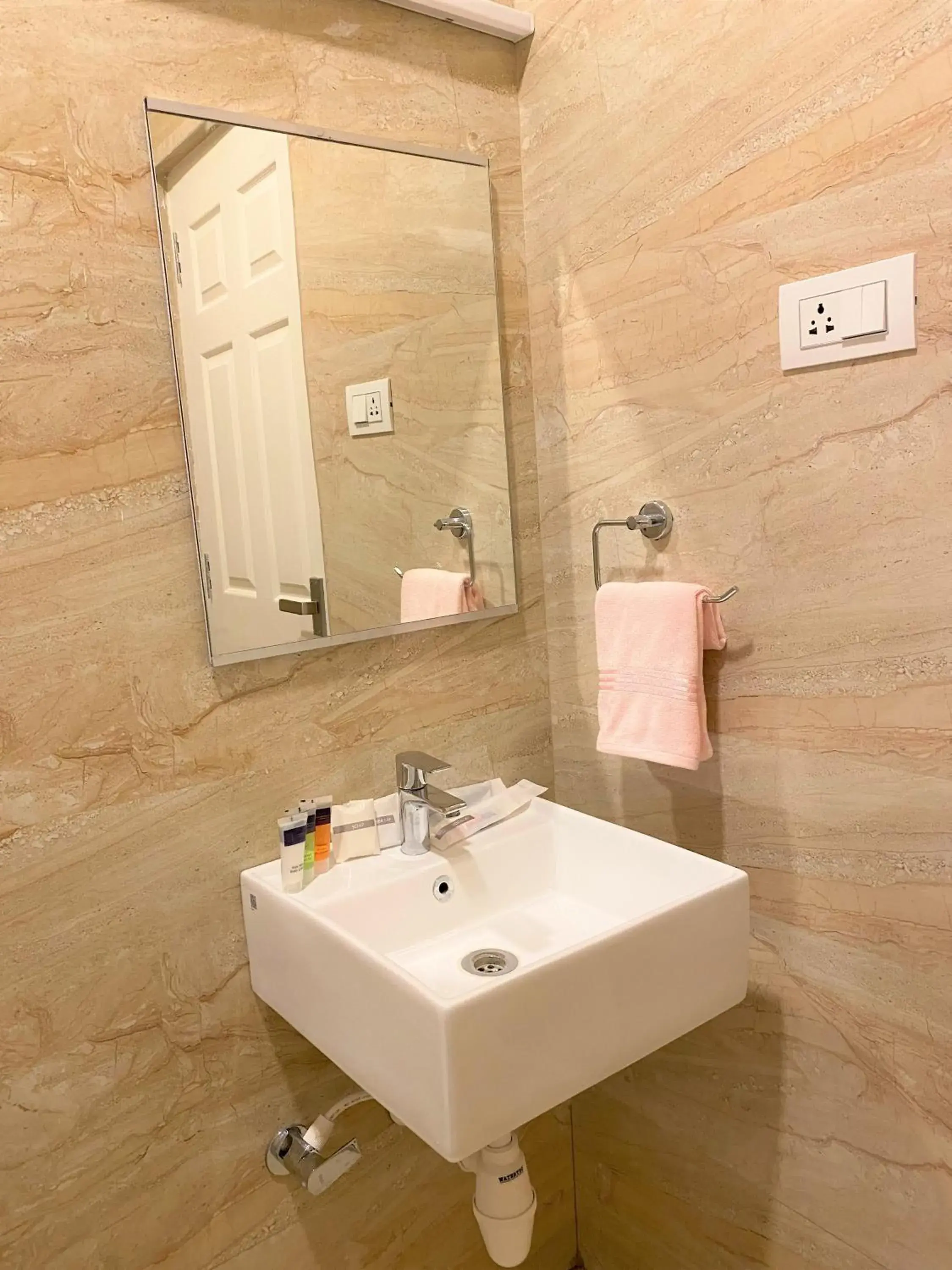 Bathroom in Avalon Stays Bathroom in Avalon Stays