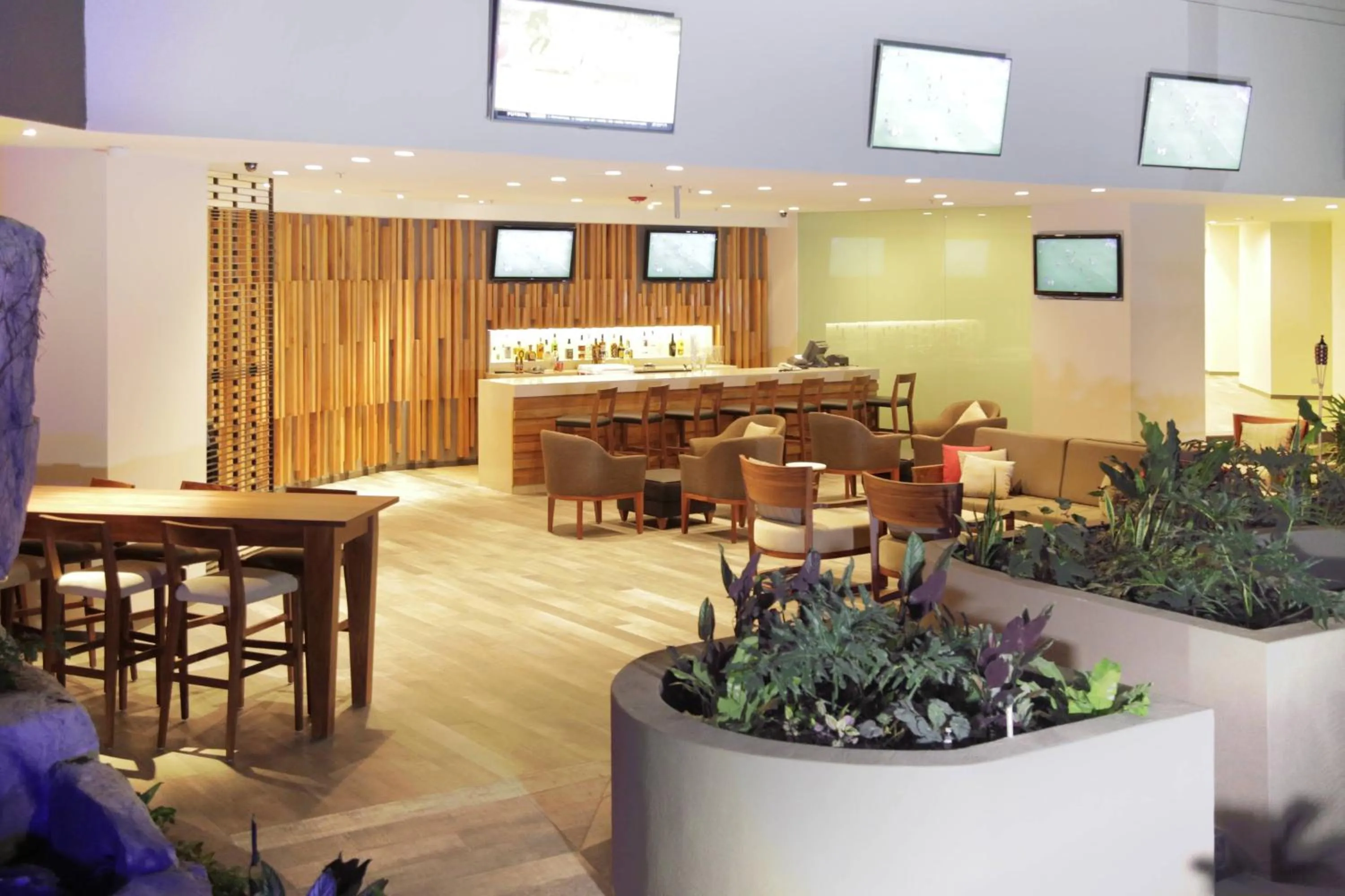 Lounge or bar in Marriott Tuxtla Gutierrez Hotel