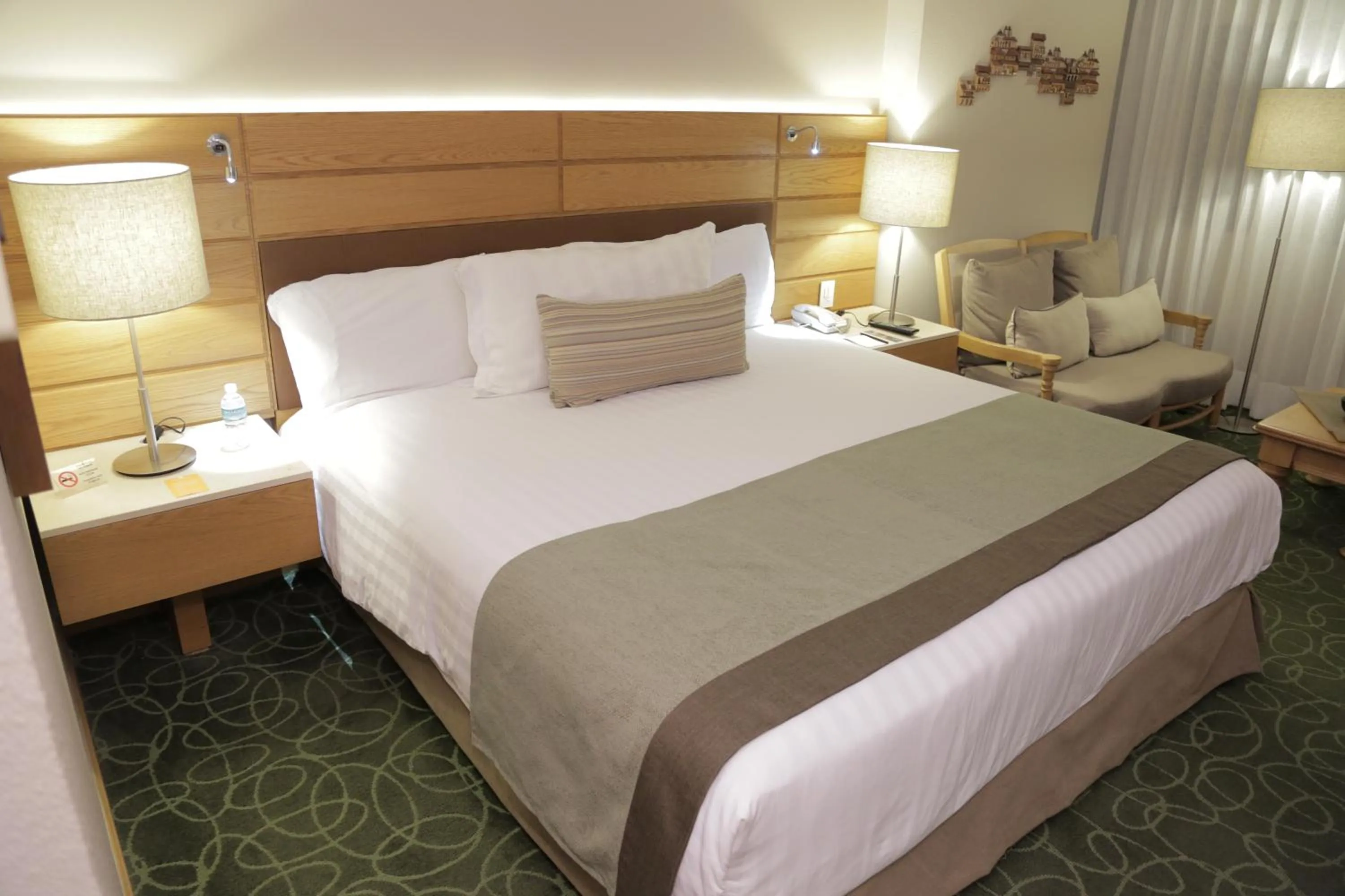 Photo of the whole room, Bed in Marriott Tuxtla Gutierrez Hotel