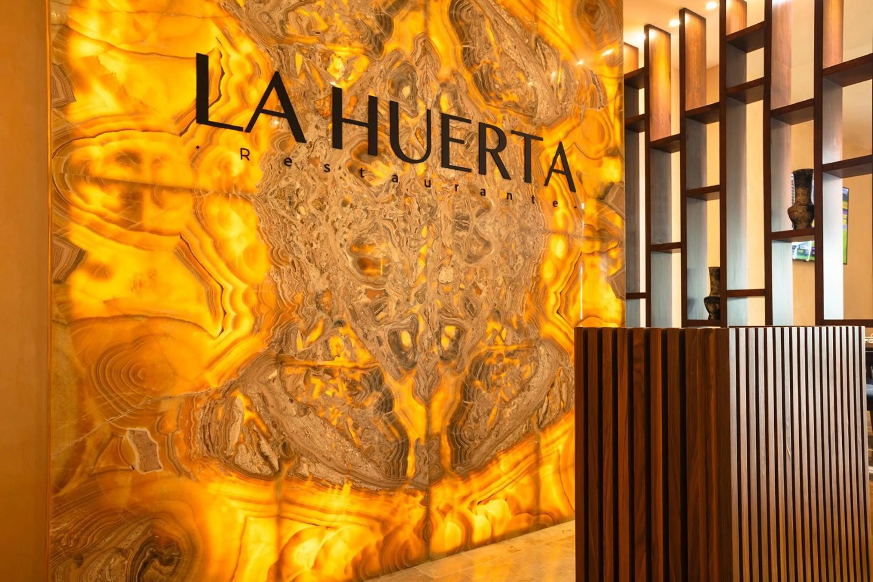 Restaurant/places to eat in Camino Real Acapulco Diamante