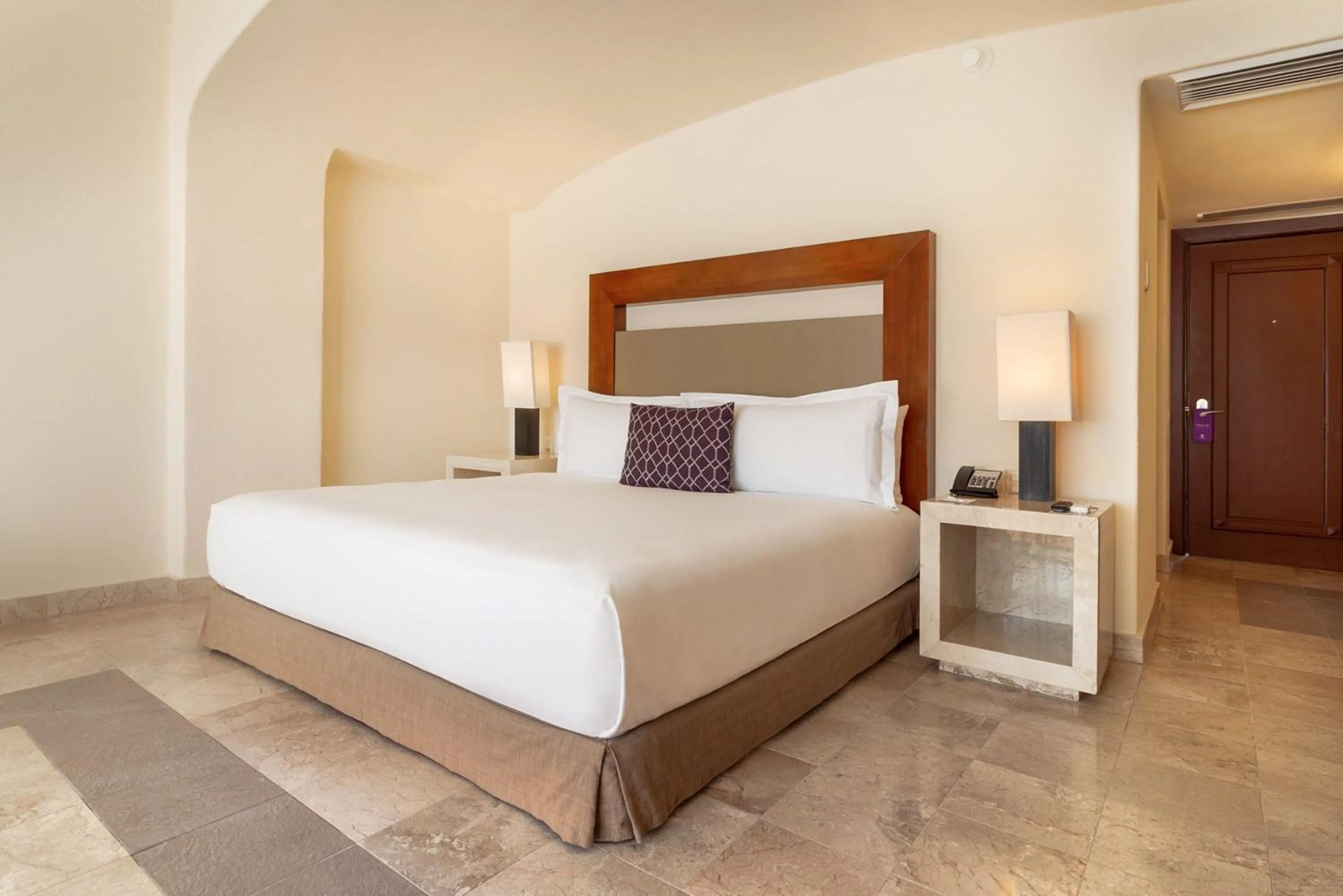 Bedroom, Bed in Camino Real Acapulco Diamante