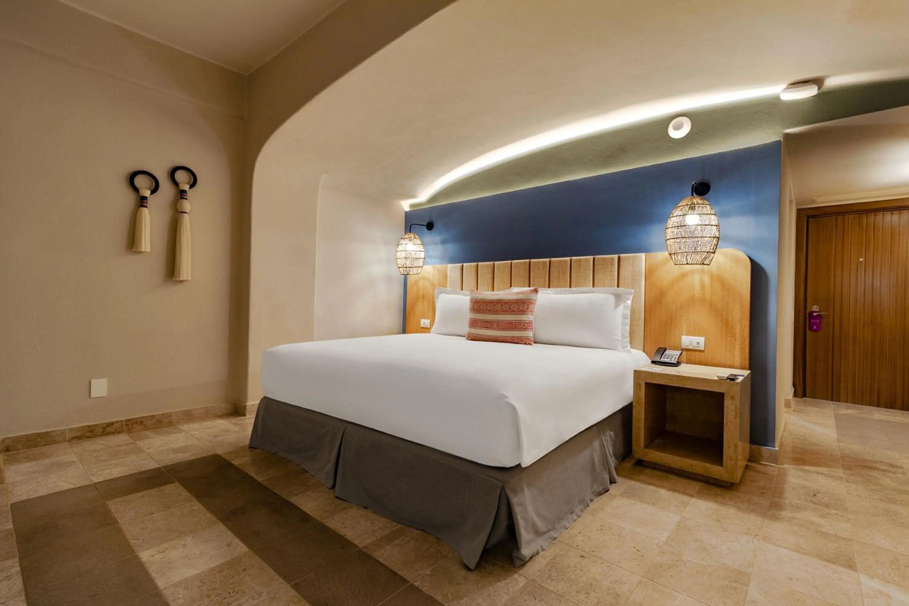 Bedroom, Bed in Camino Real Acapulco Diamante