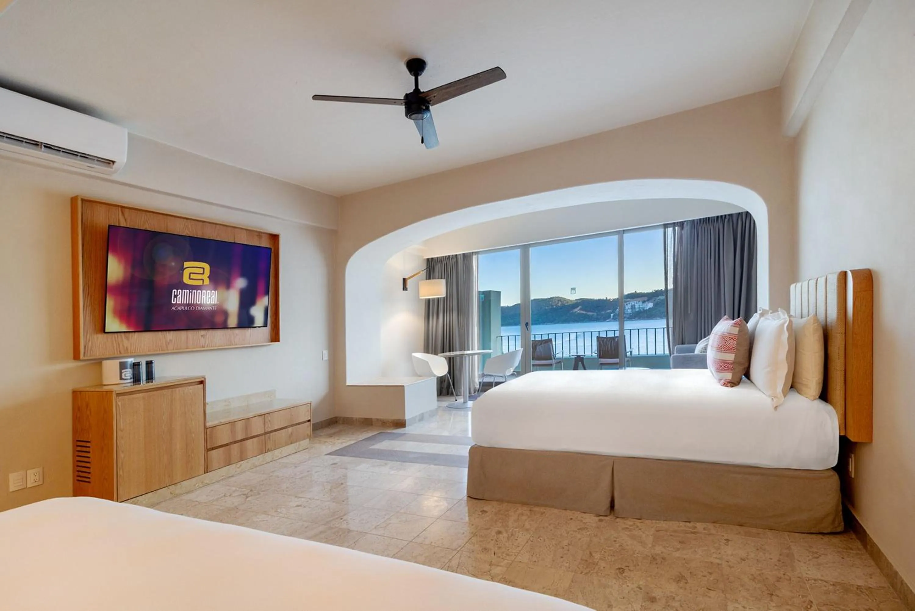 Sea view, Bed in Camino Real Acapulco Diamante