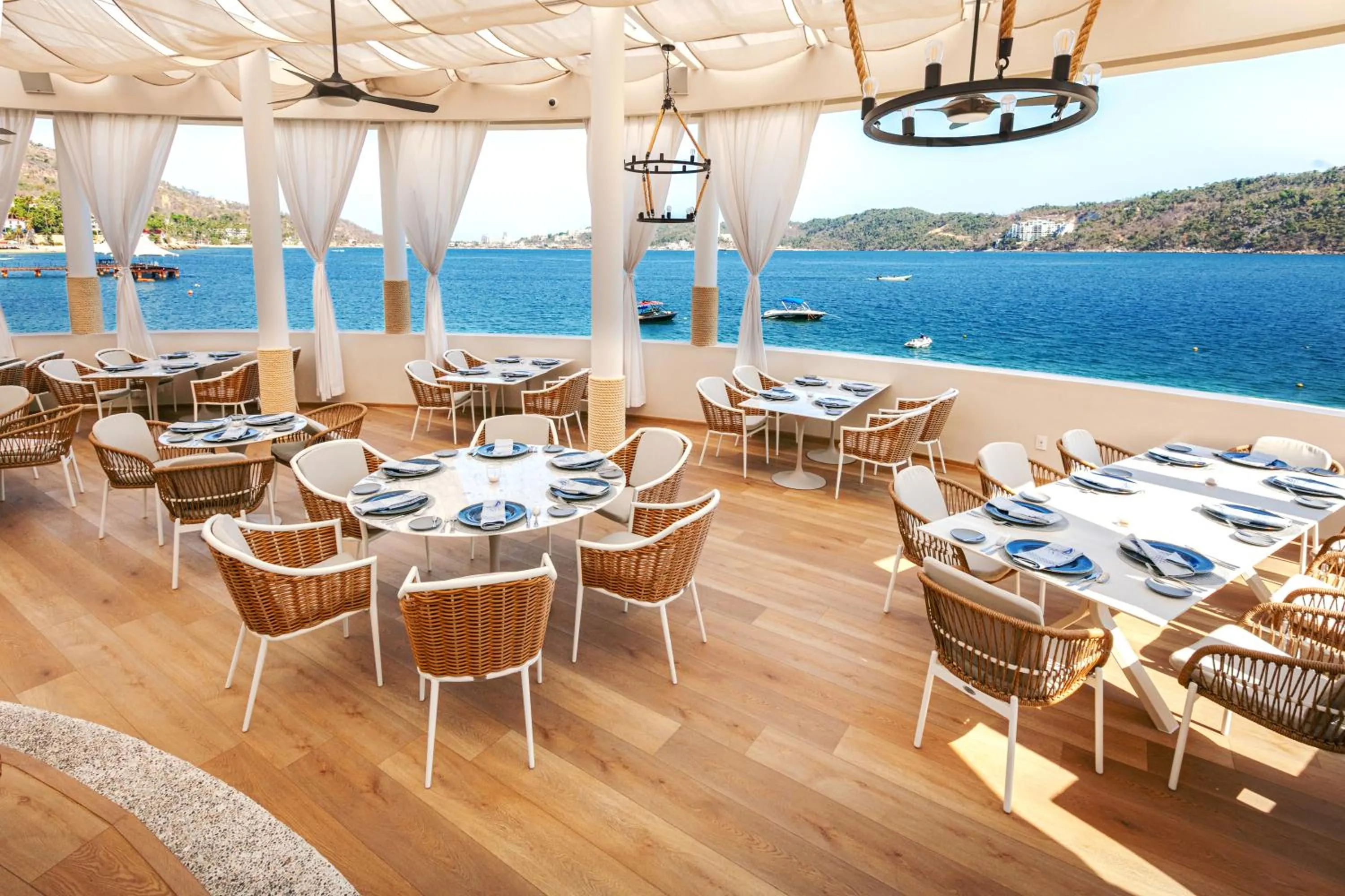 Restaurant/places to eat in Camino Real Acapulco Diamante