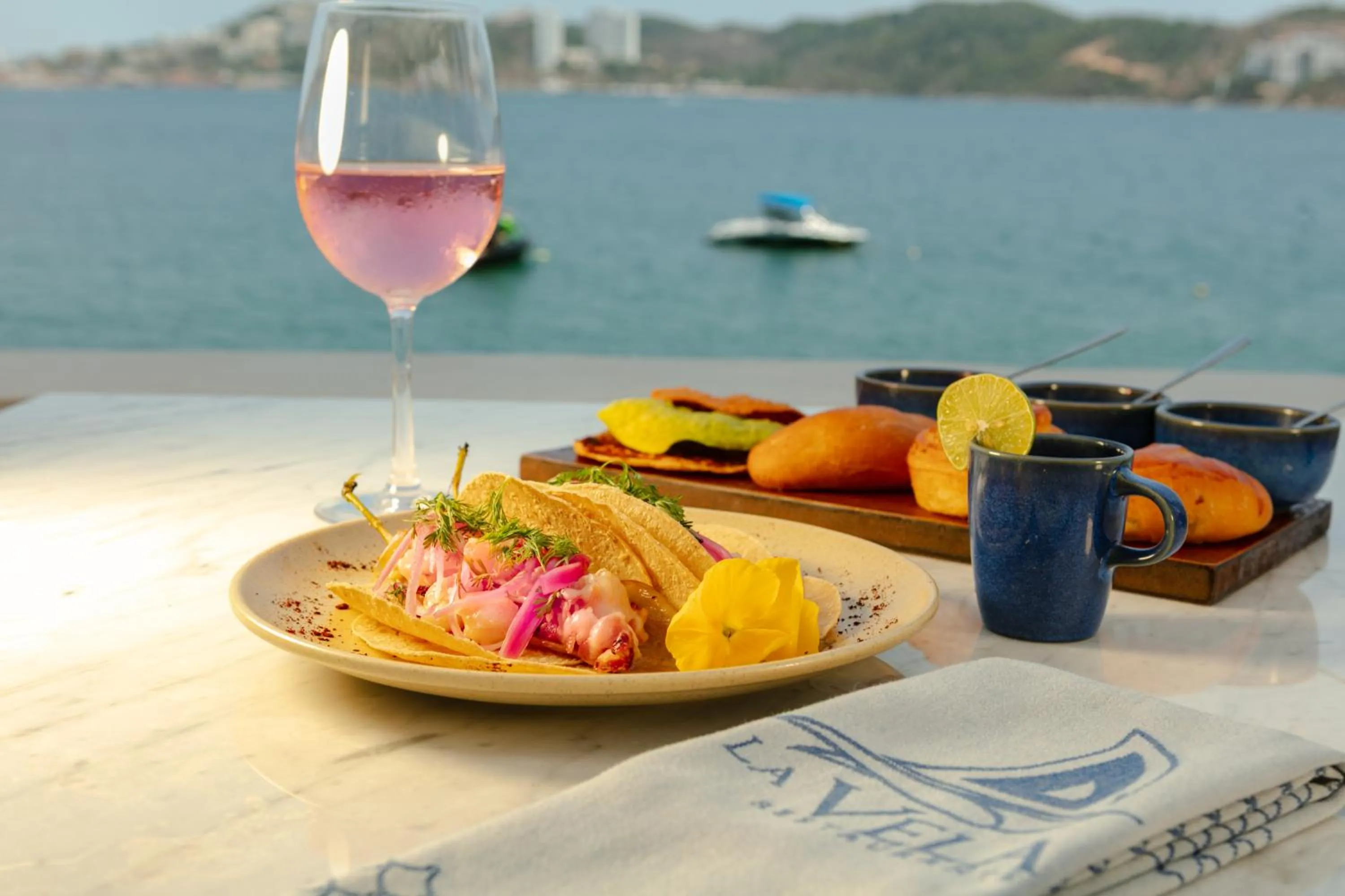 Restaurant/places to eat in Camino Real Acapulco Diamante