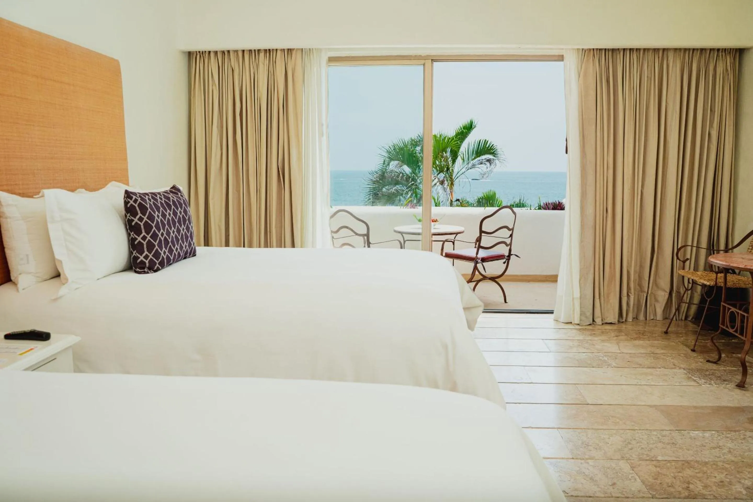 Photo of the whole room, Bed in Camino Real Zaashila Huatulco