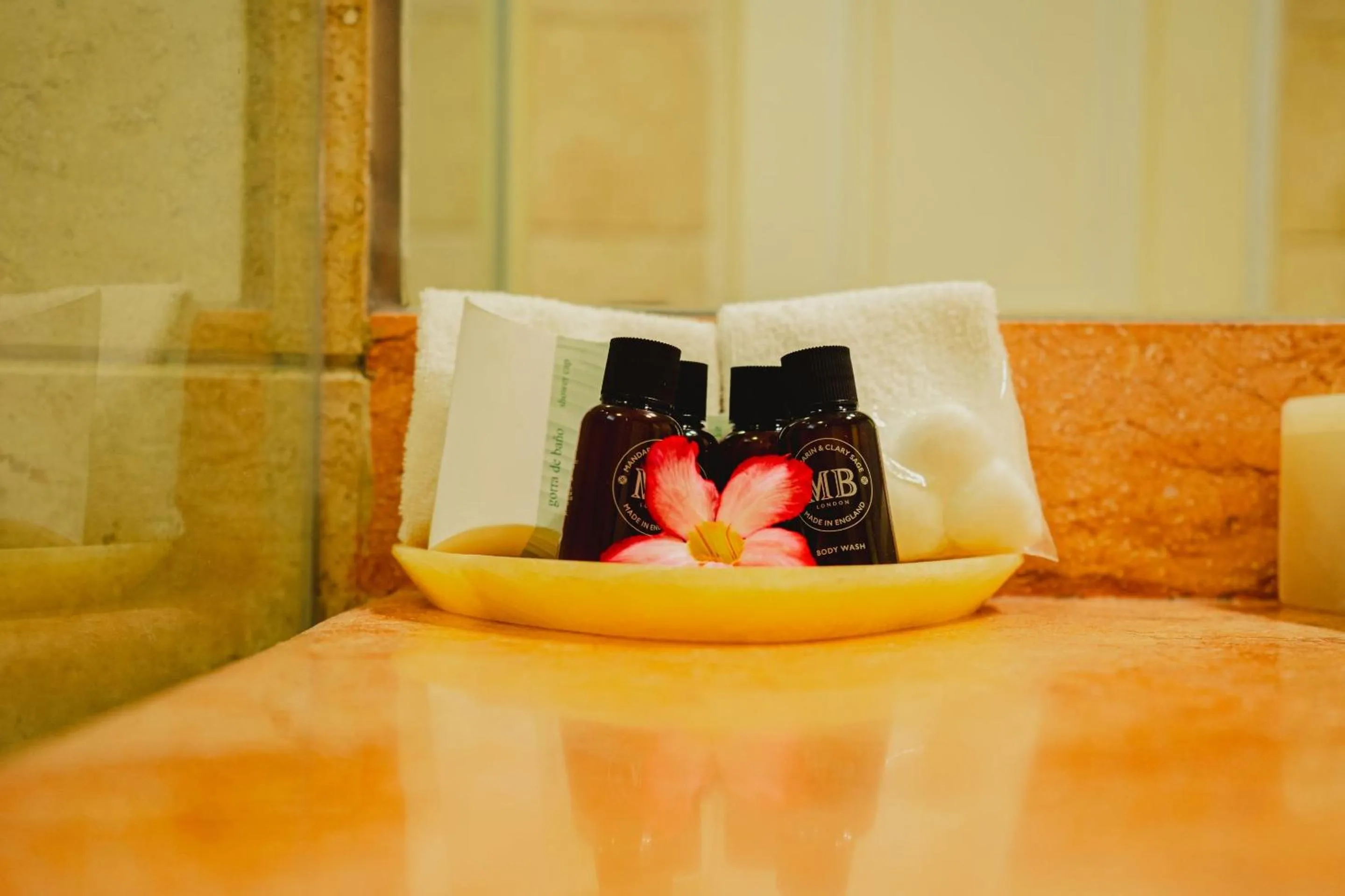 Bathroom, Bed in Camino Real Zaashila Huatulco