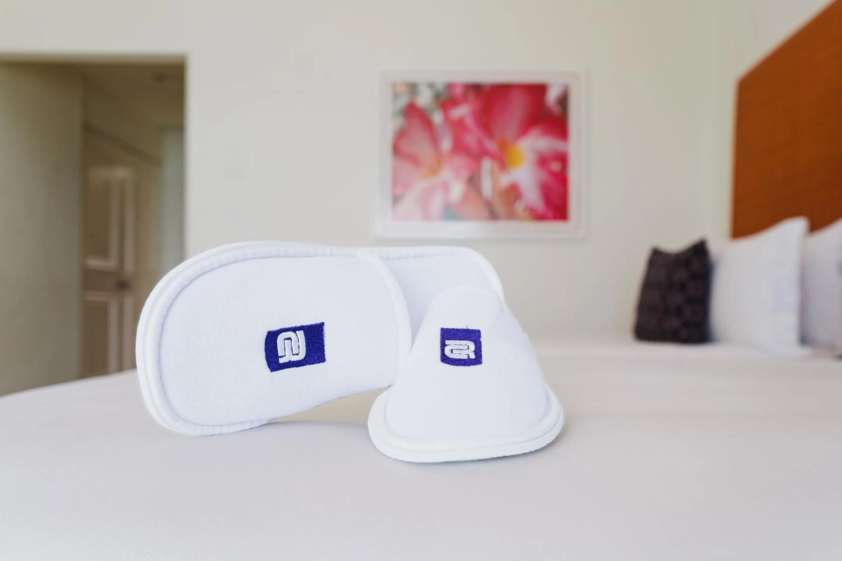 Photo of the whole room, Bed in Camino Real Zaashila Huatulco