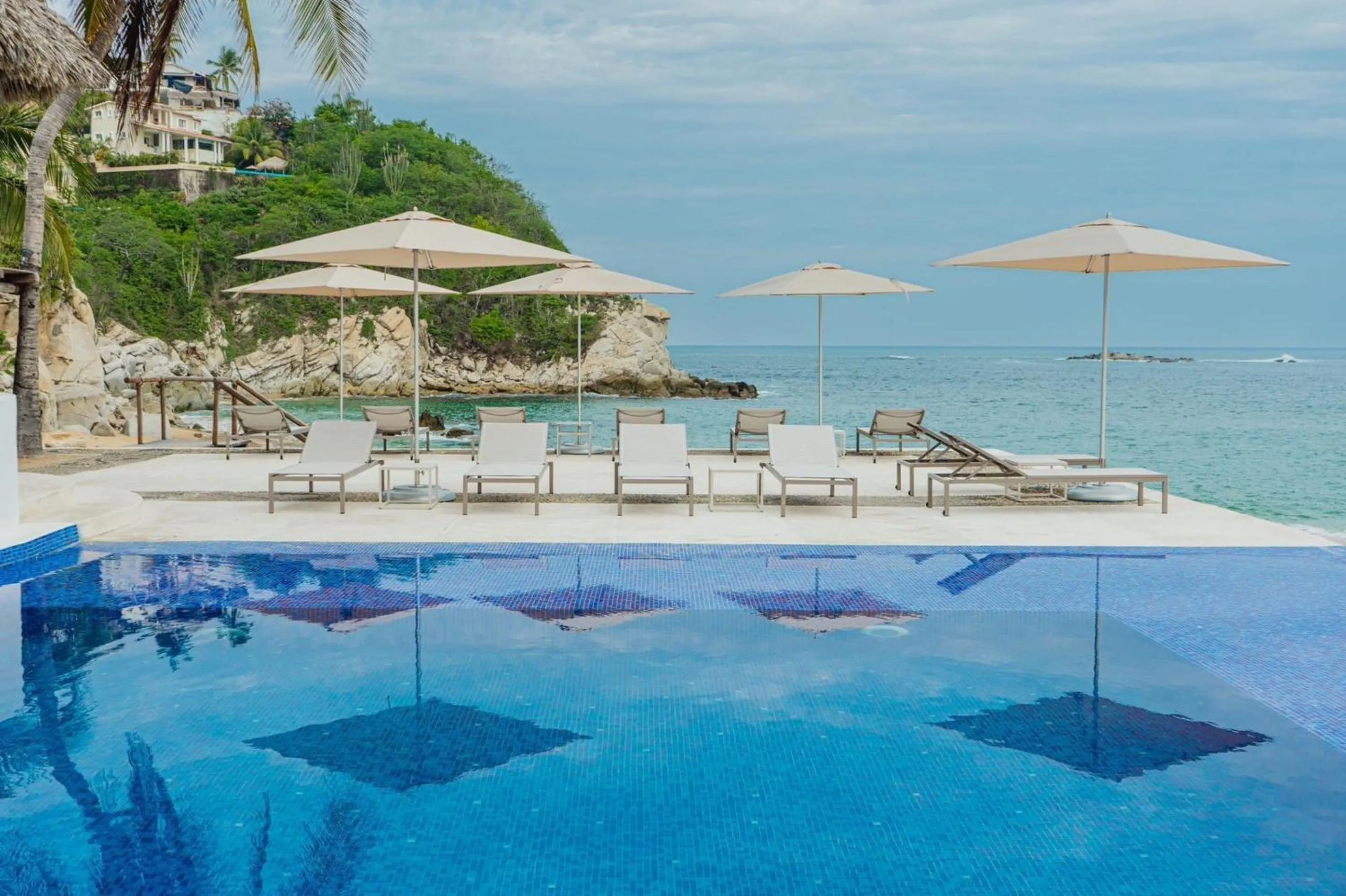 Swimming pool in Camino Real Zaashila Huatulco