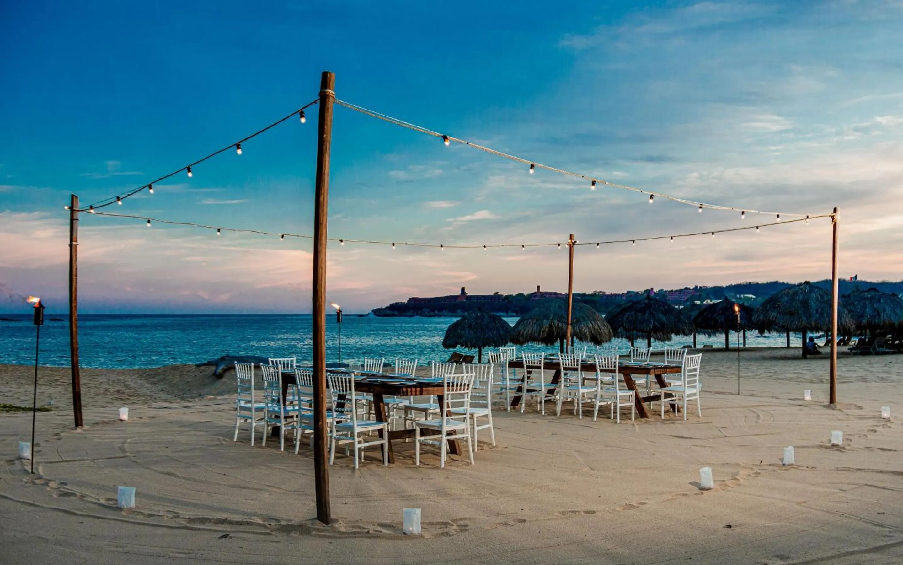 Lounge or bar in Camino Real Zaashila Huatulco