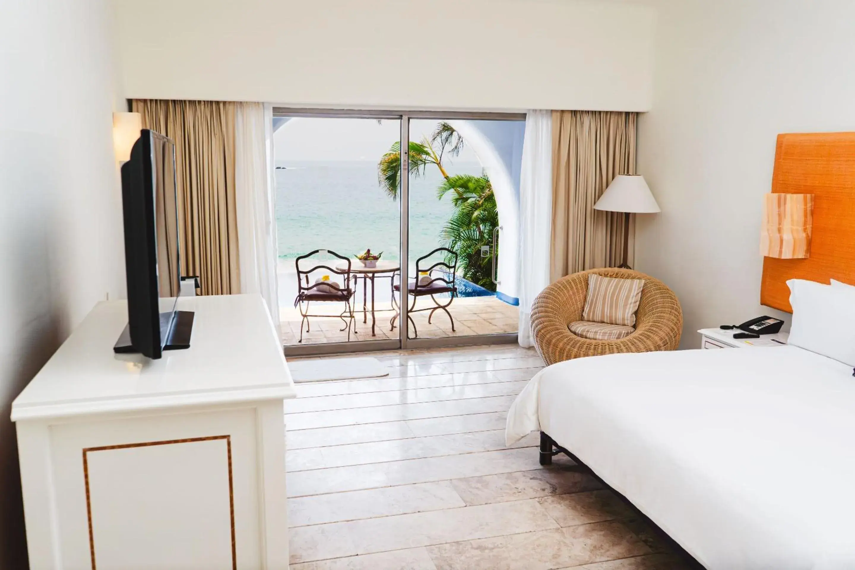 Property building, Bed in Camino Real Zaashila Huatulco Property building, Bed in Camino Real Zaashila Huatulco