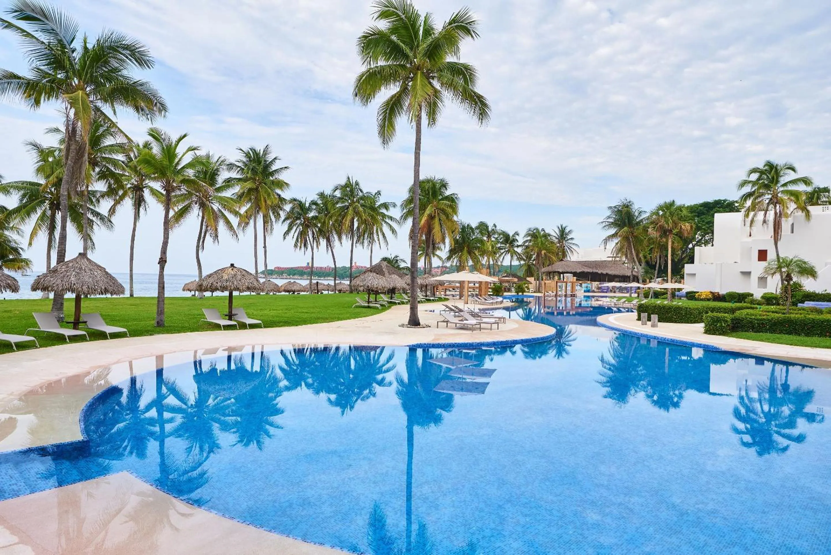 Swimming pool in Camino Real Zaashila Huatulco